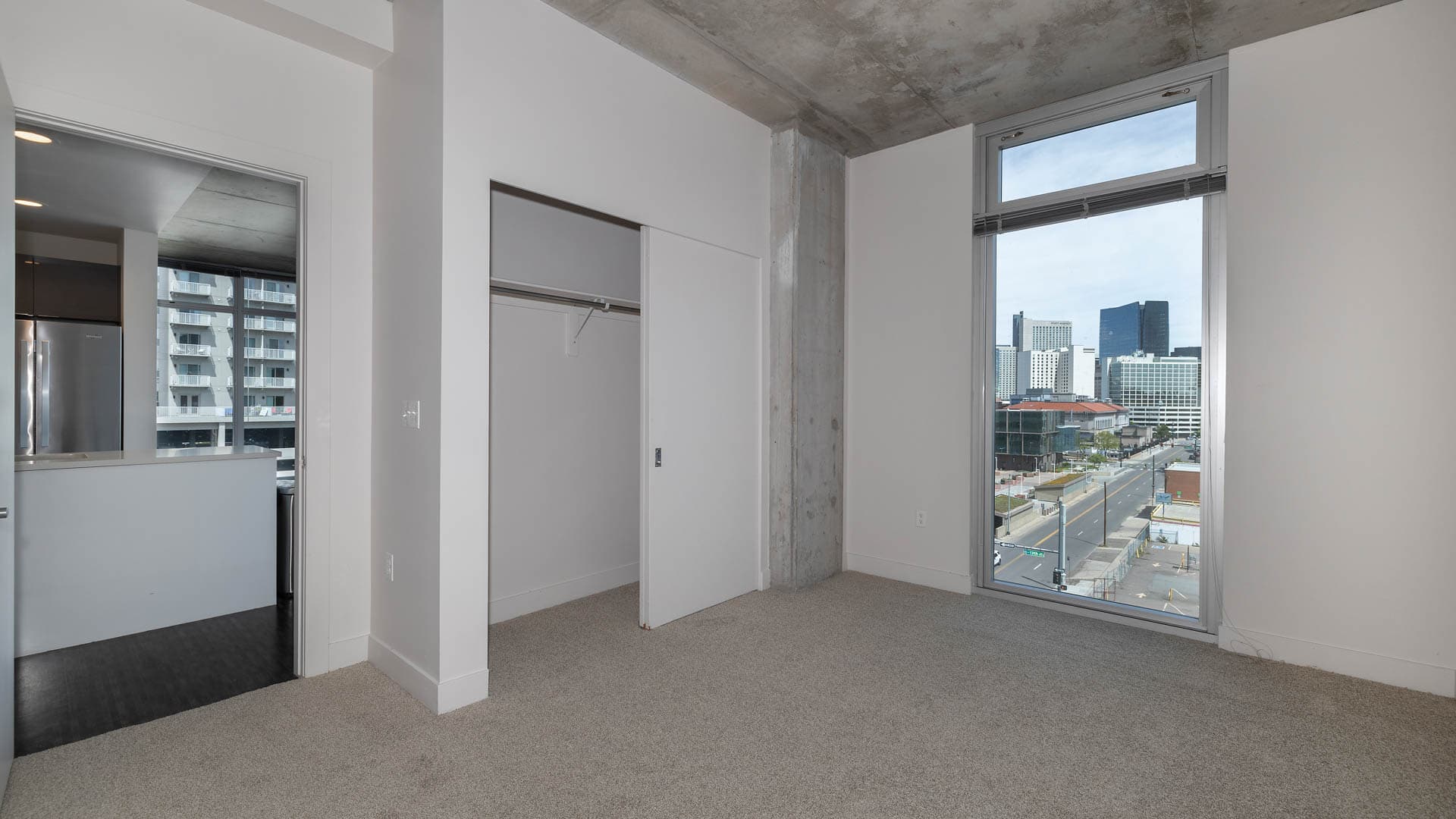 Eviva on Cherokee Apartments 3 of 12