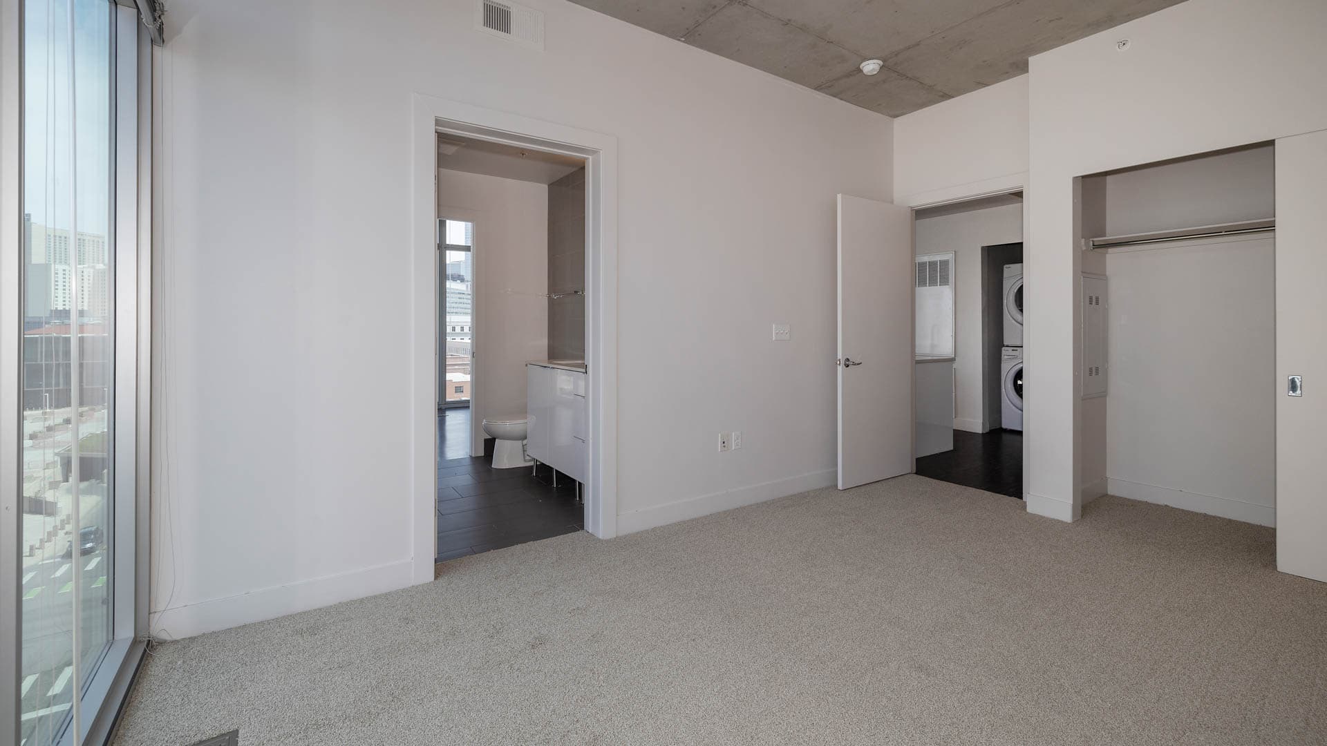Eviva on Cherokee Apartments 2 of 12