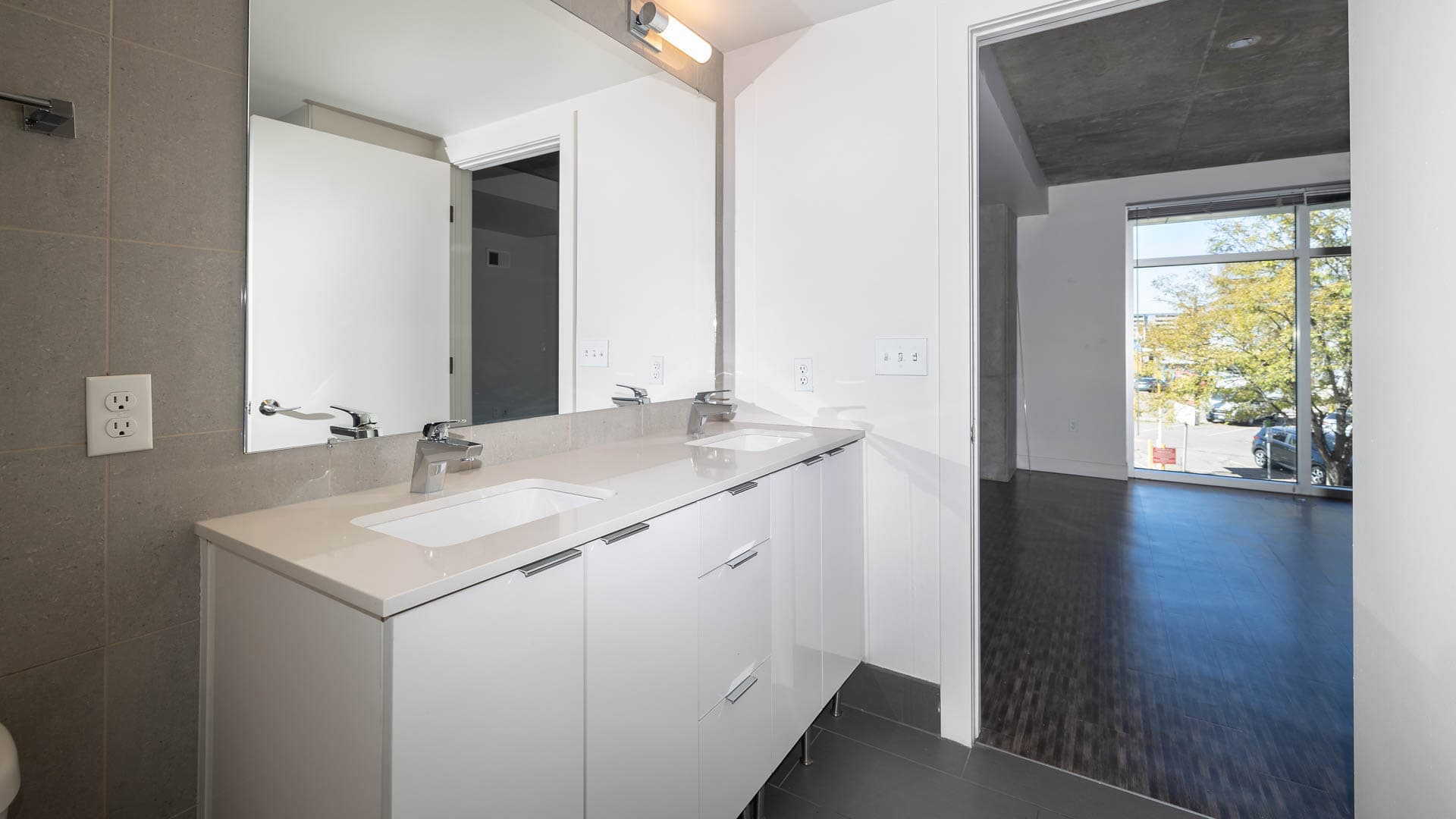 Eviva on Cherokee Apartments 1 of 8