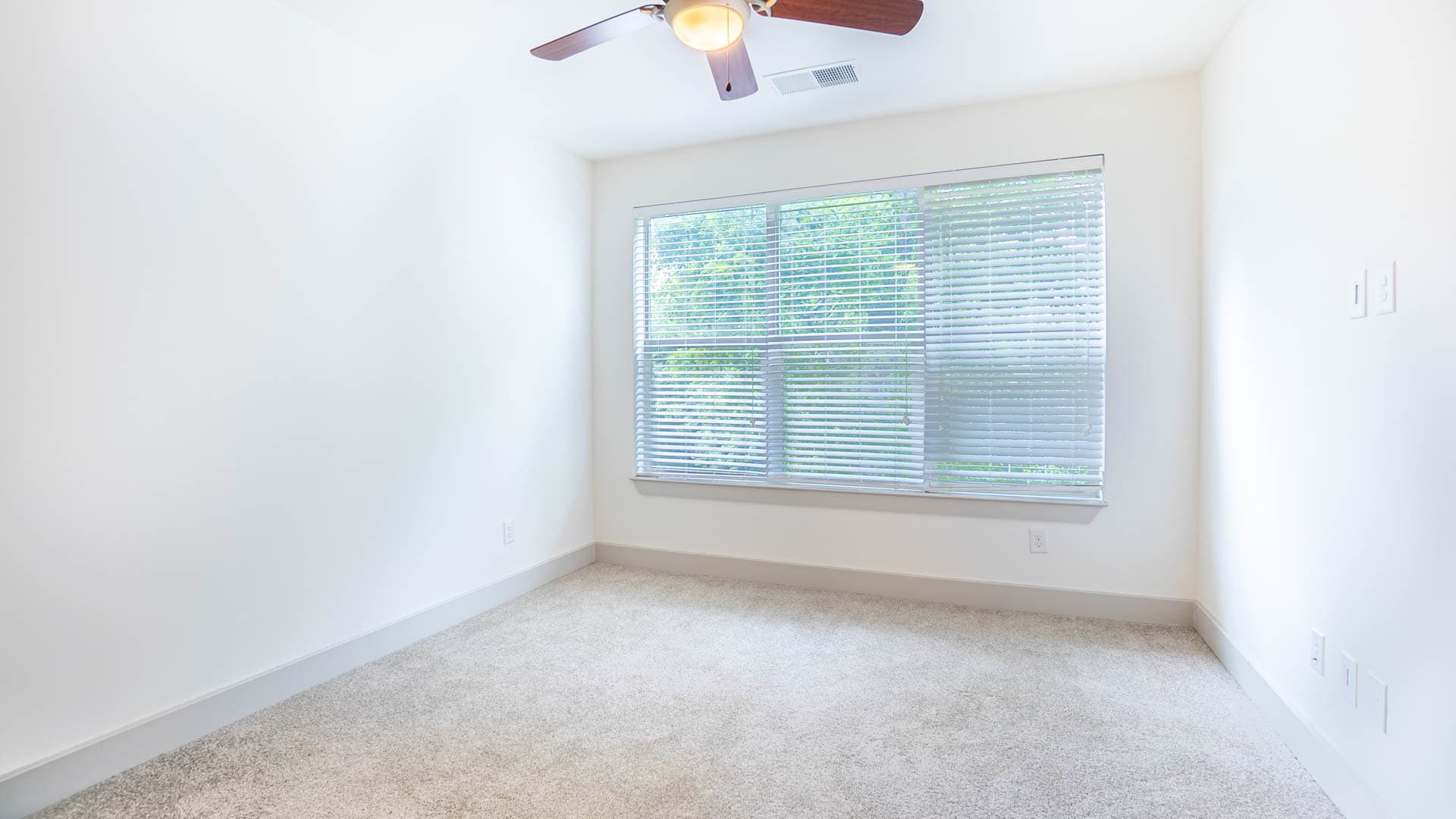 Axis at Shady Grove Apartments 3 of 8