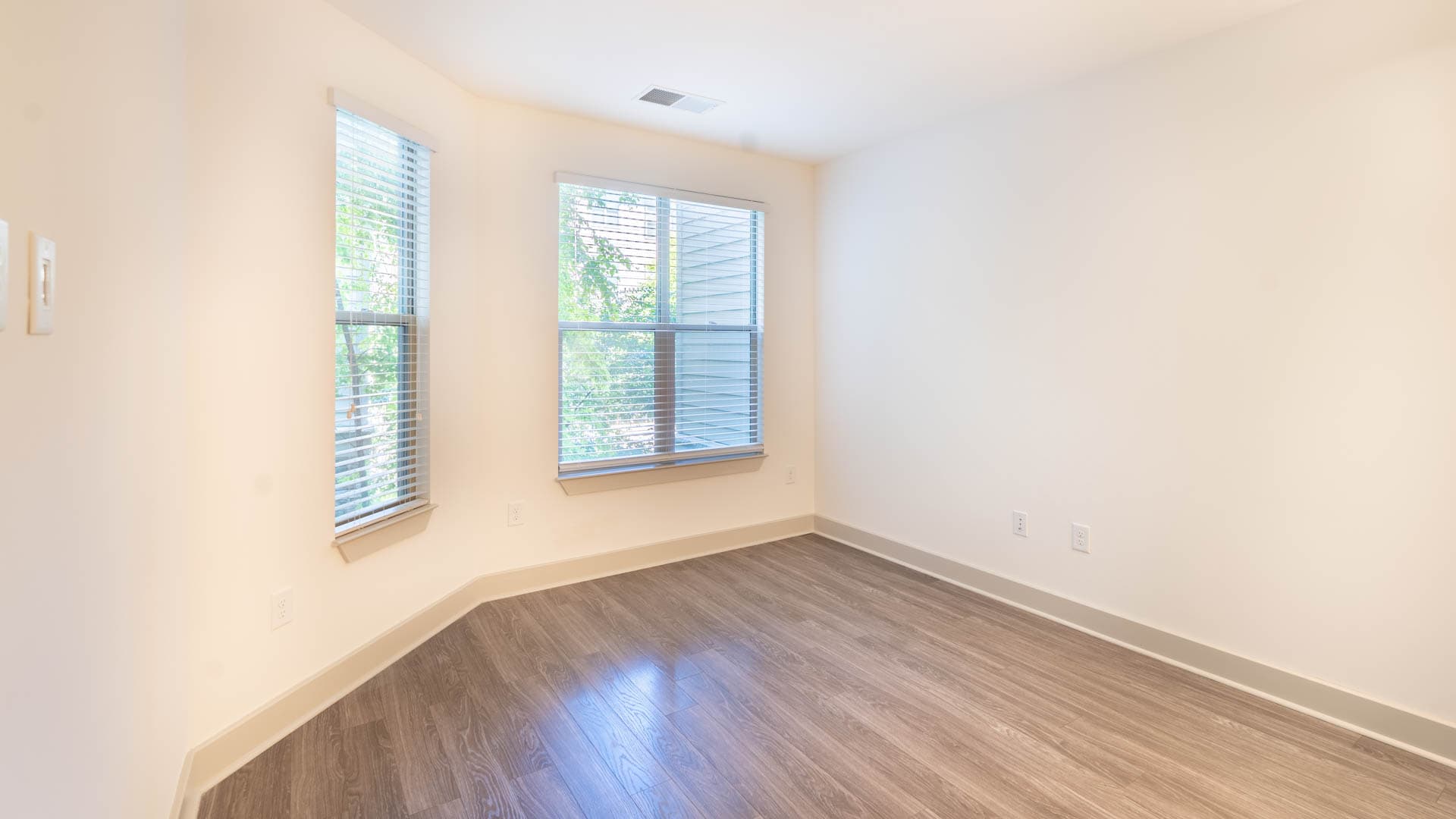 Axis at Shady Grove Apartments 5 of 8