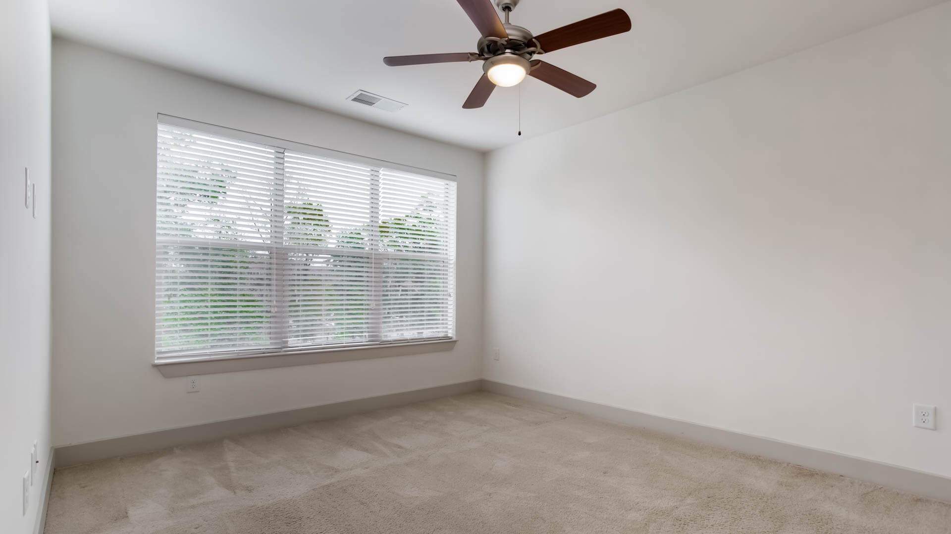 Axis at Shady Grove Apartments 4 of 7