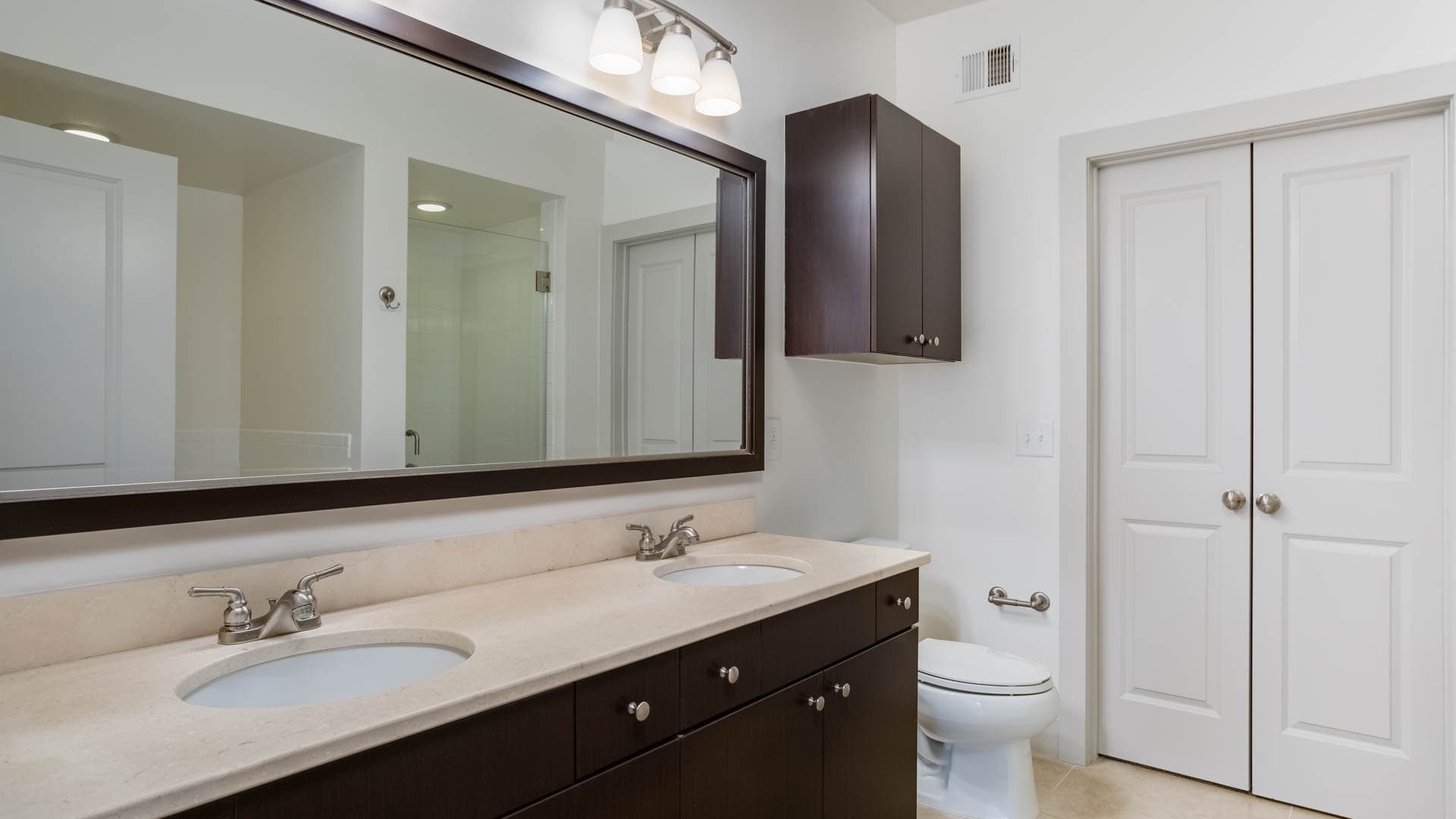 Axis at Shady Grove Apartments 5 of 7