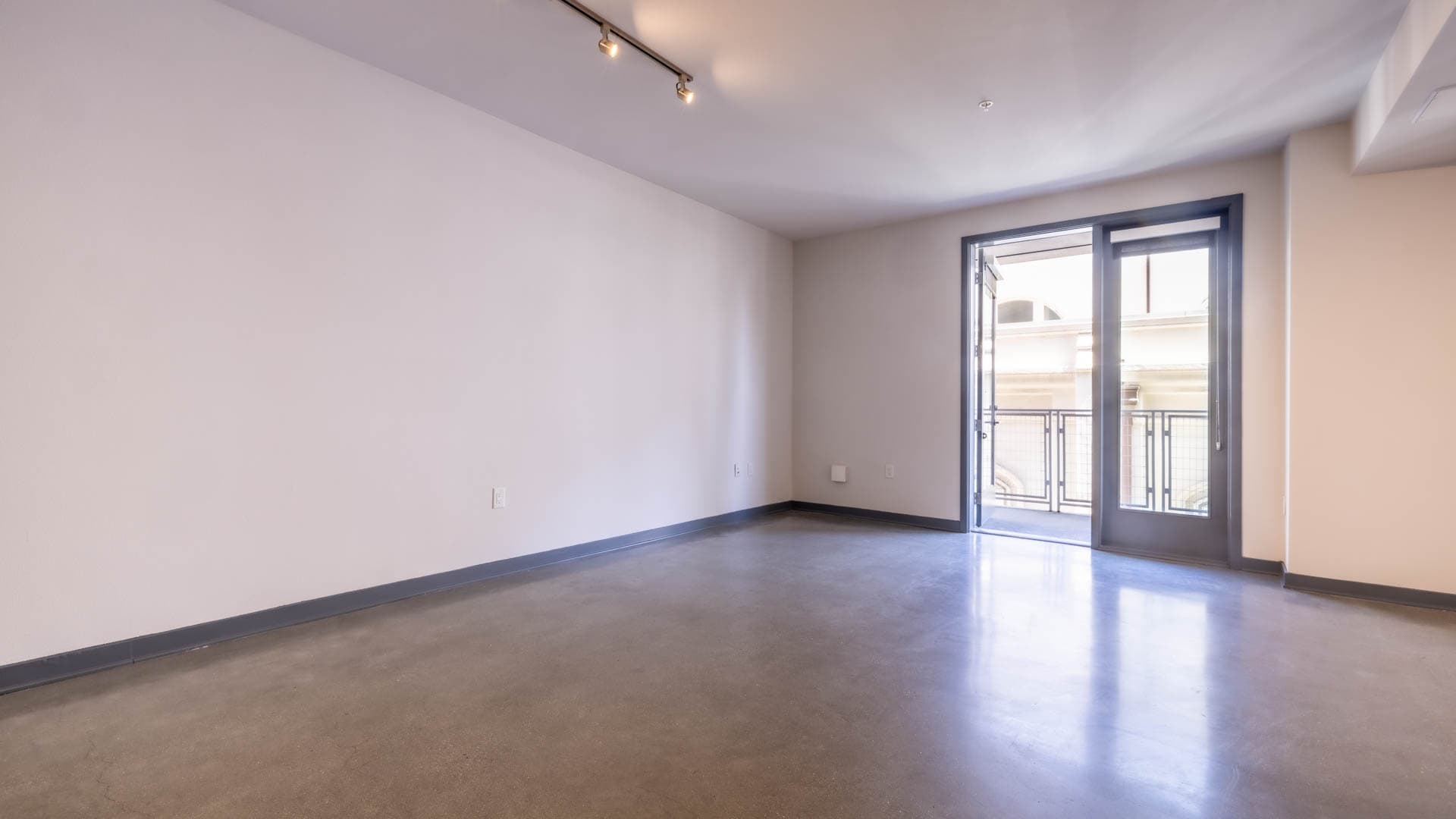 STOA Apartments 5 of 9