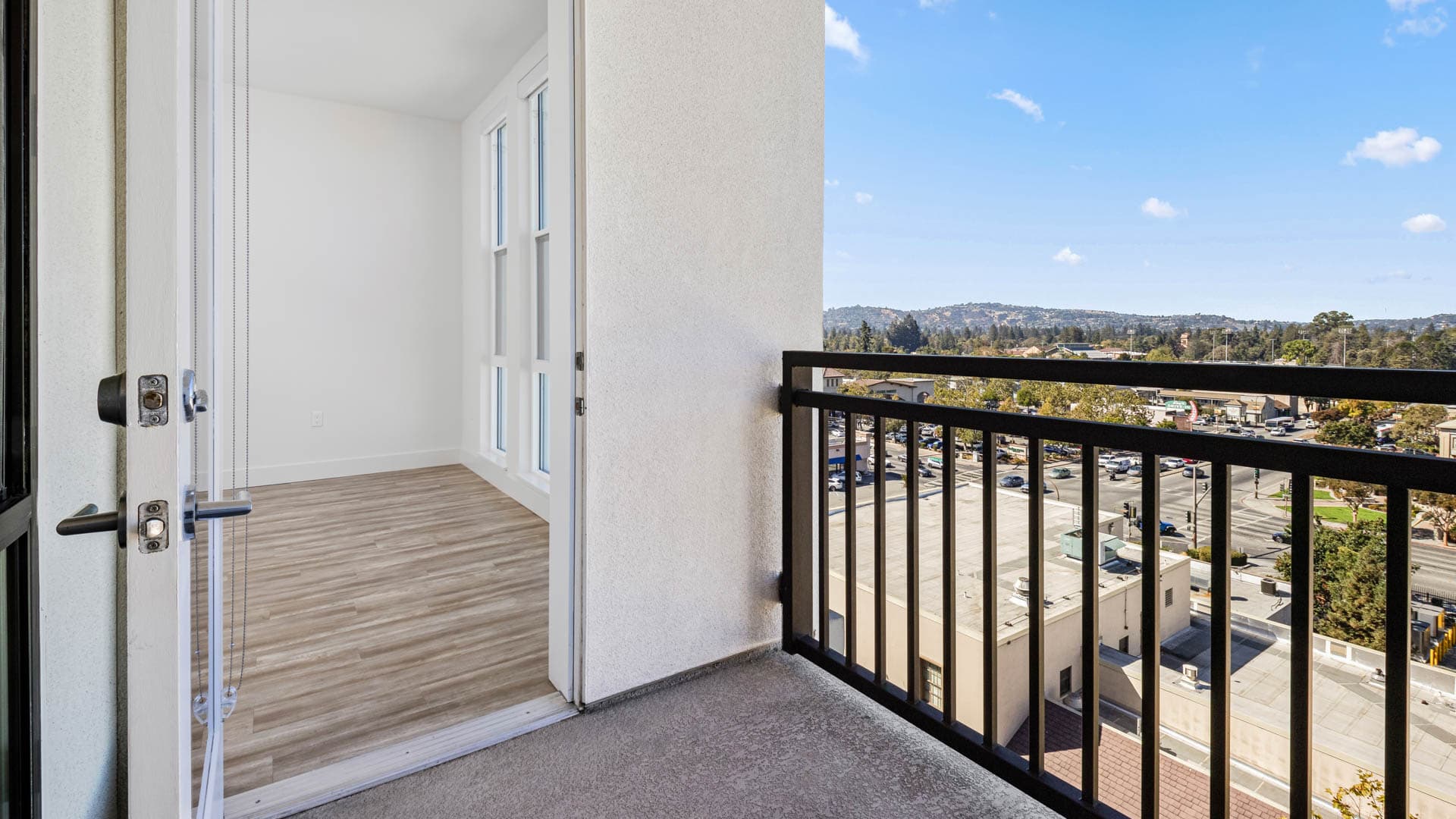 Huxley Apartments 18 of 36