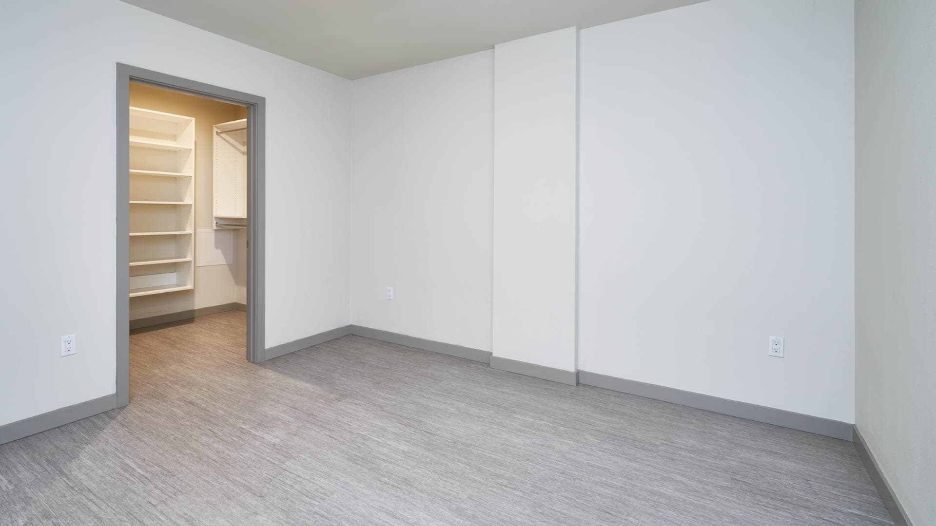 Saxton Apartments 4 of 8