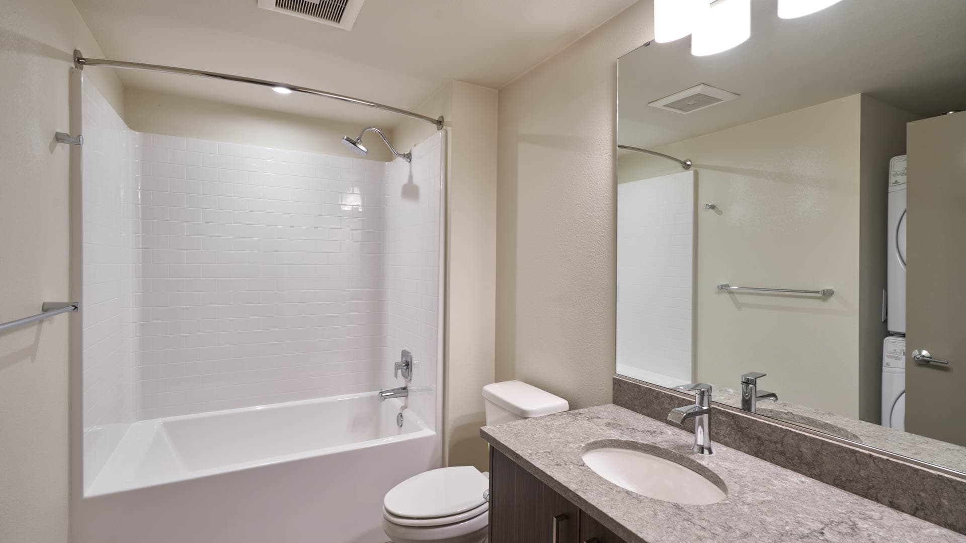 Saxton Apartments 2 of 7