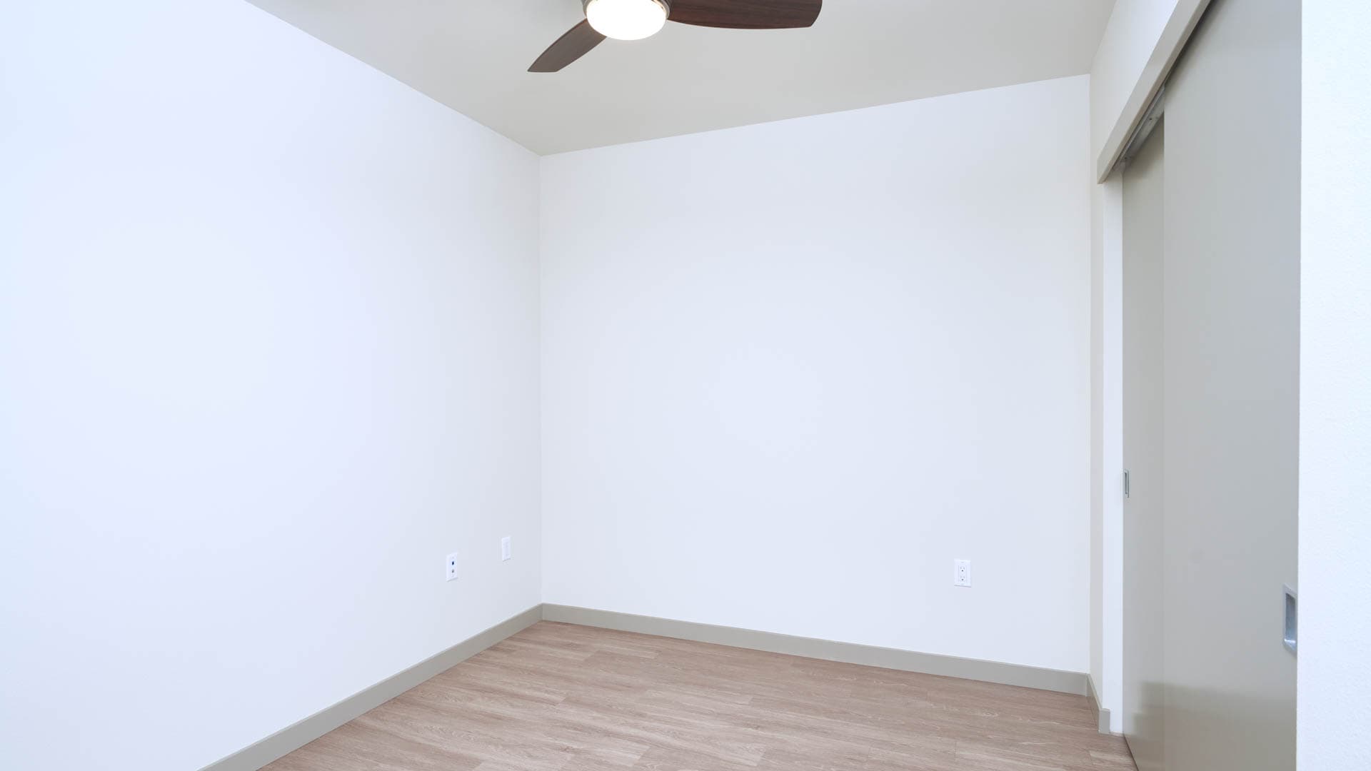 Saxton Apartments 4 of 6