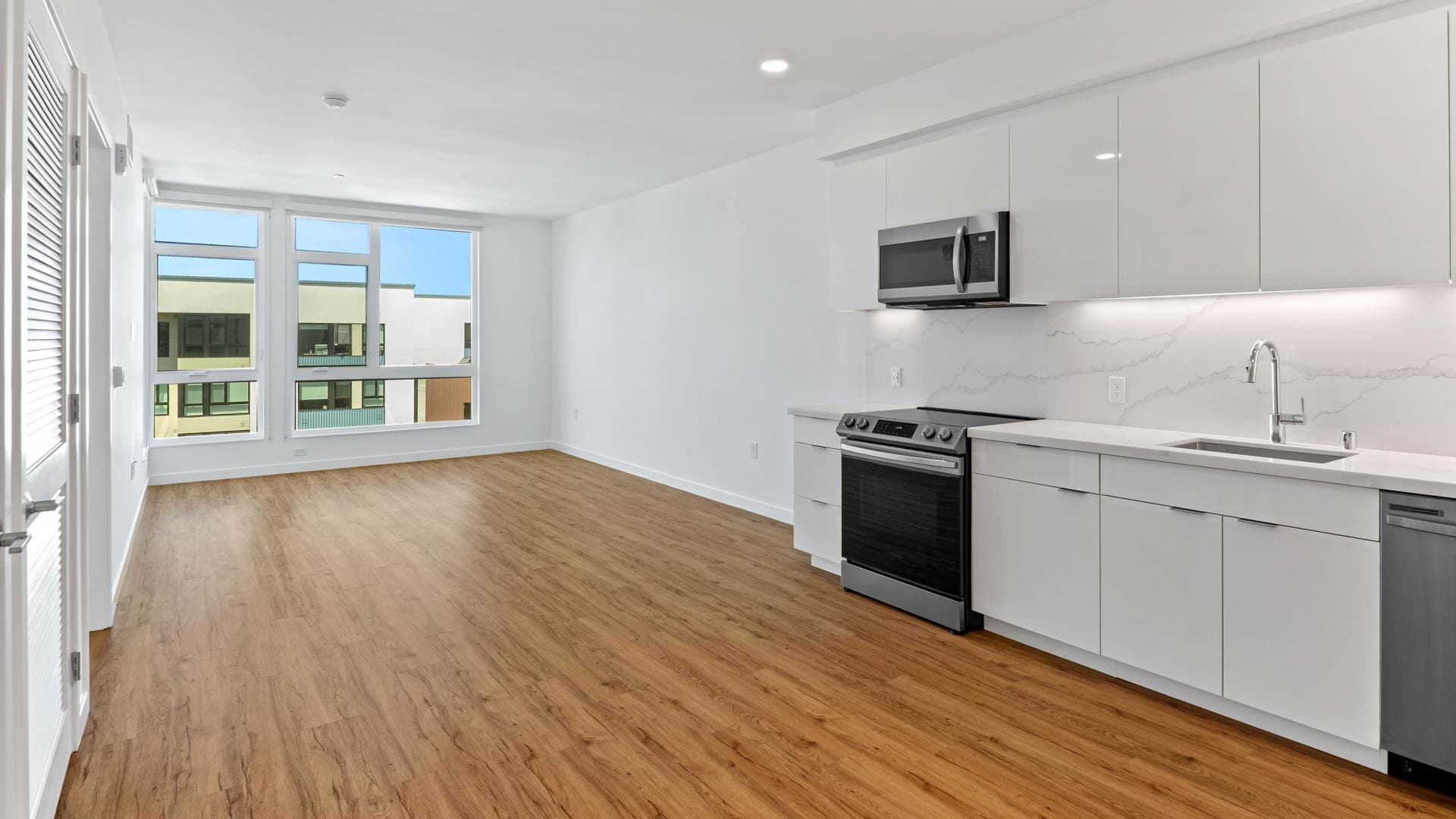 Aero Apartments 4 of 8