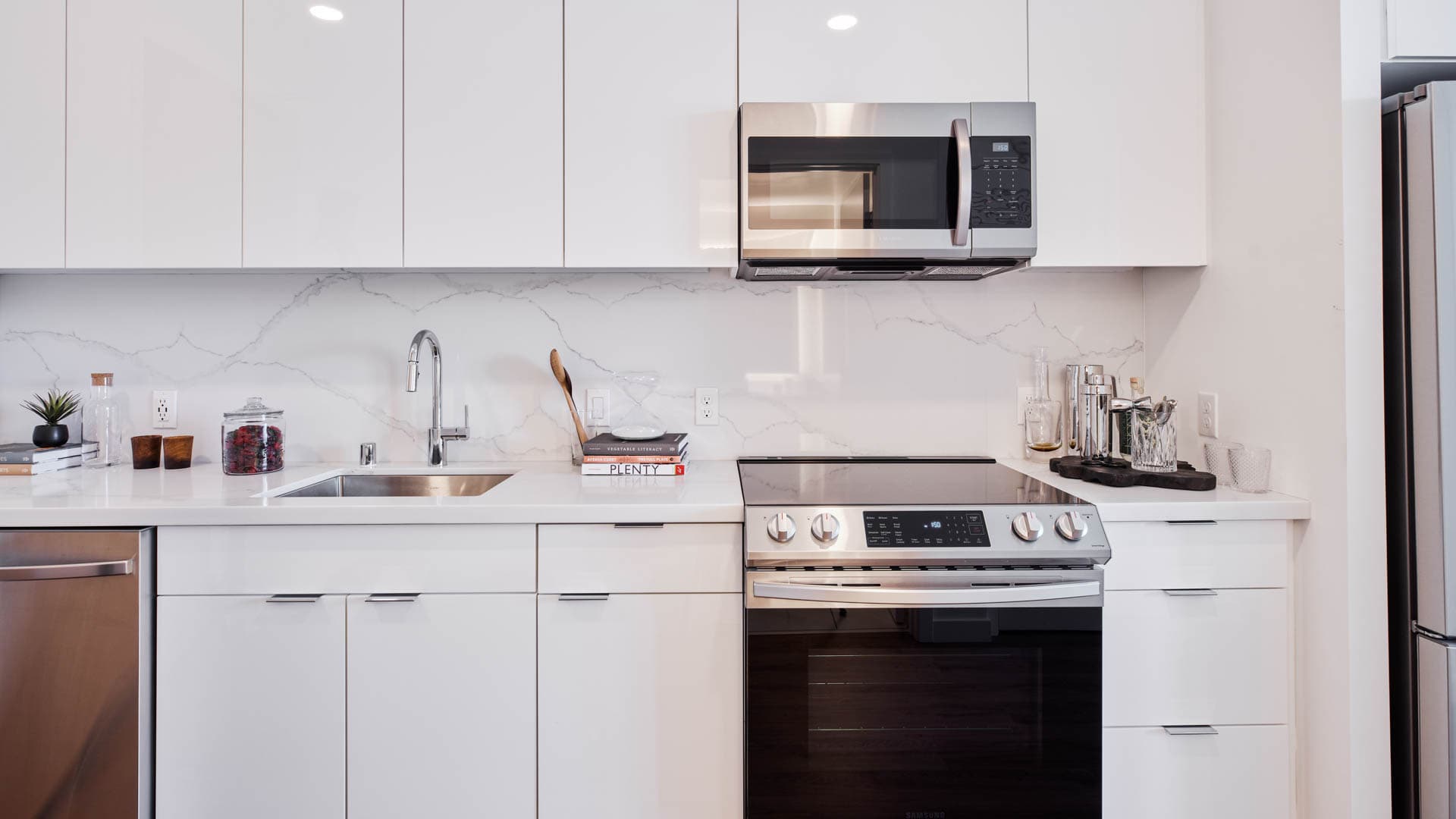 Aero Apartments 4 of 8