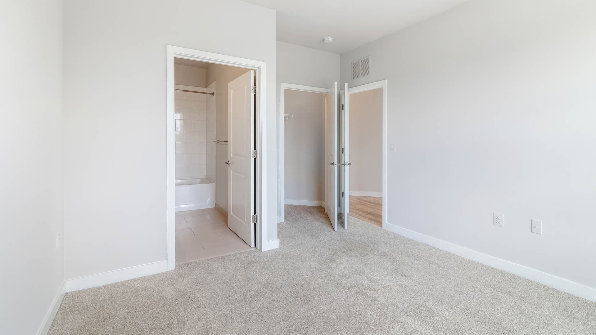 Radiant Fairfax Ridge Apartments 4 of 8