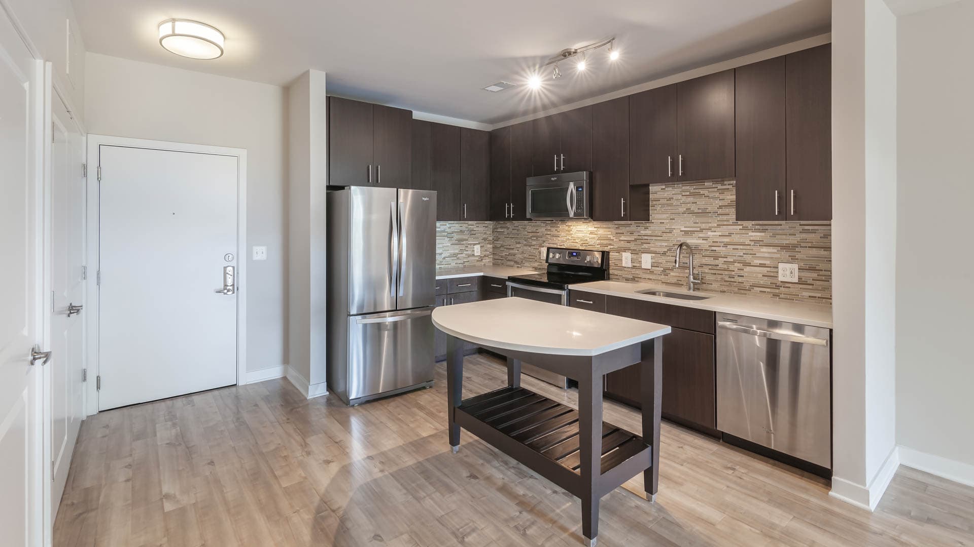 Radiant Fairfax Ridge Apartments 4 of 16