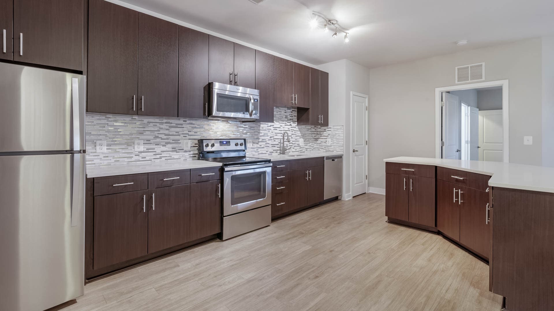 Radiant Fairfax Ridge Apartments 3 of 31
