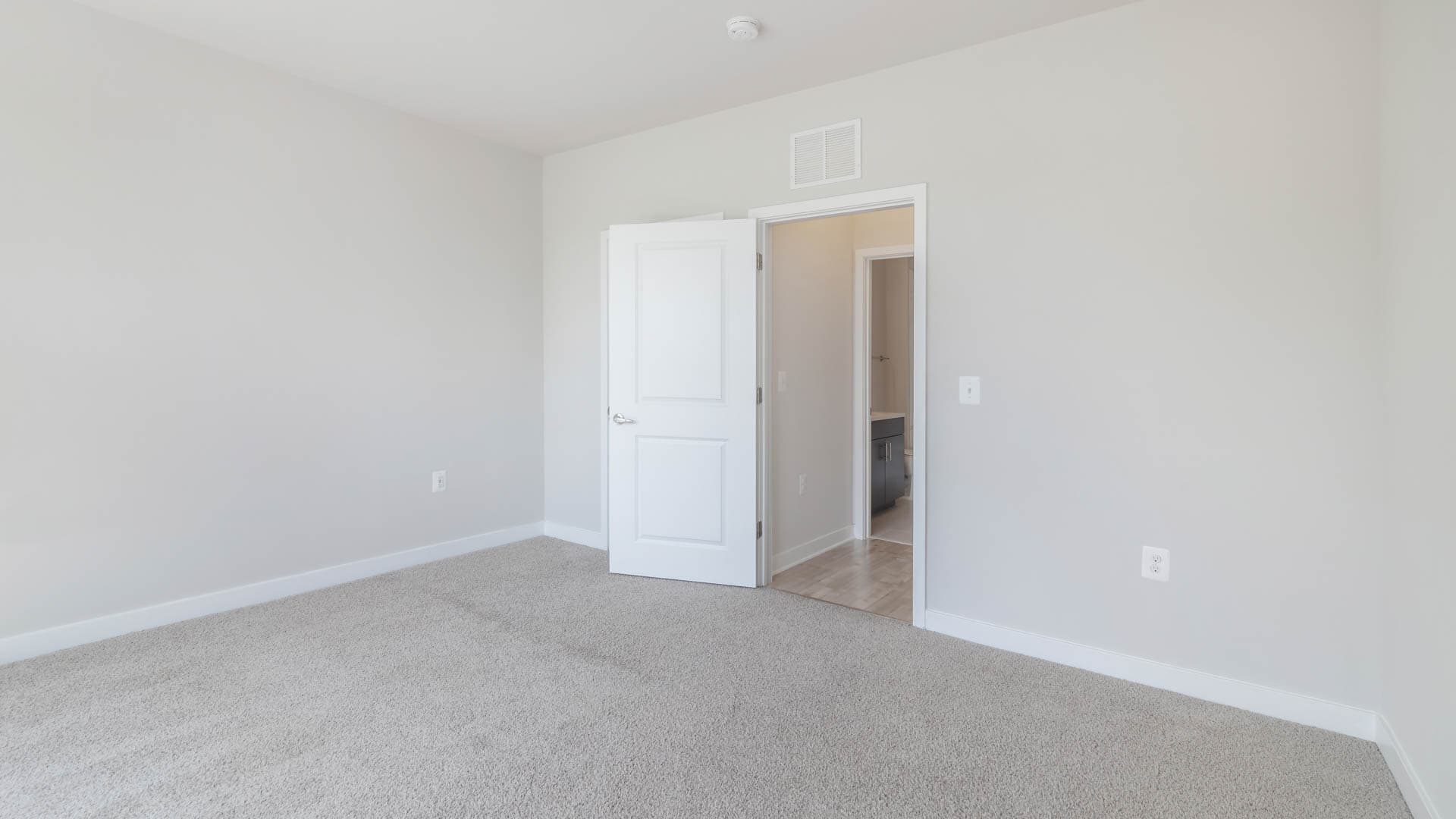 Radiant Fairfax Ridge Apartments 3 of 16