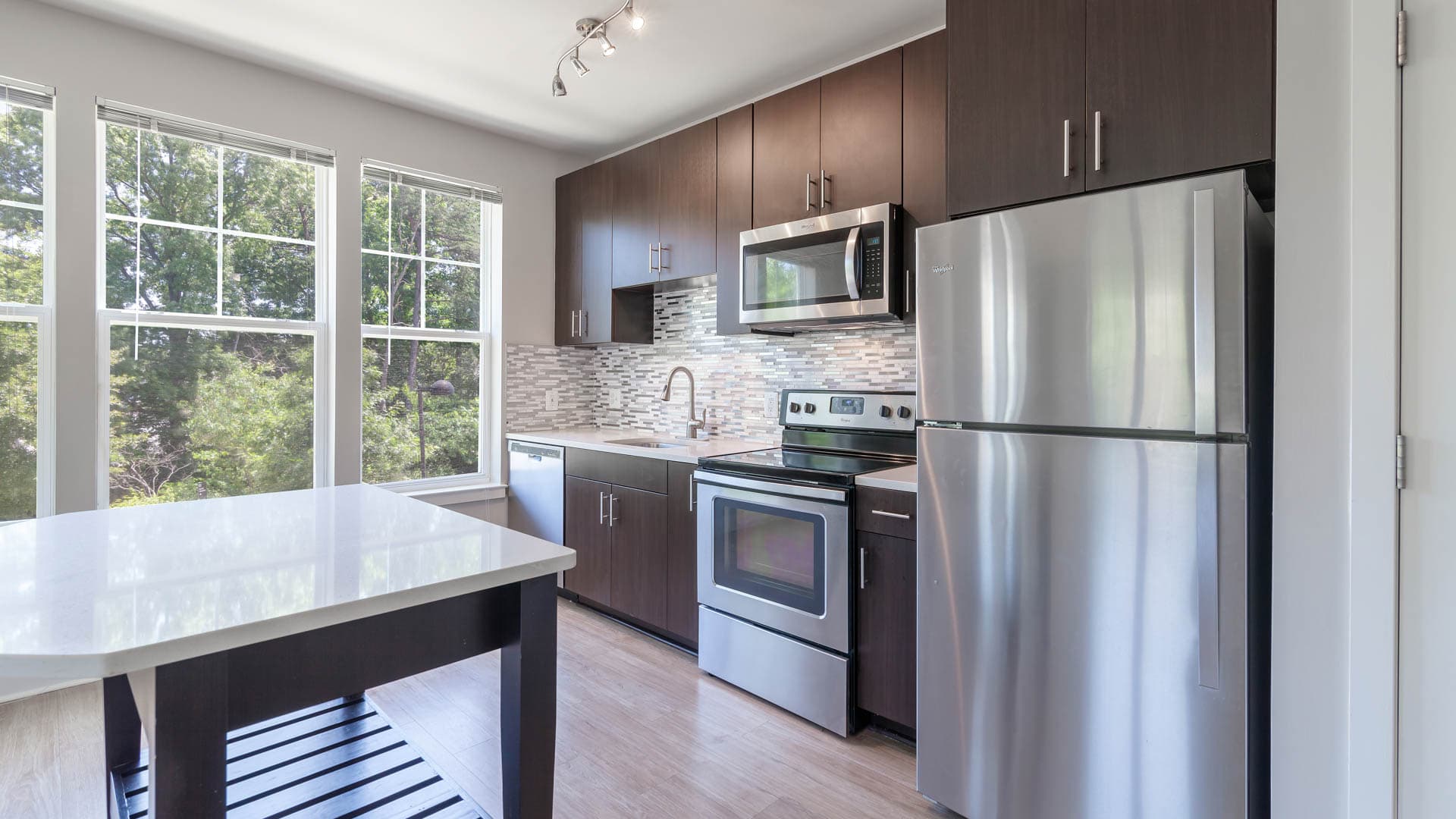 Radiant Fairfax Ridge Apartments 4 of 31