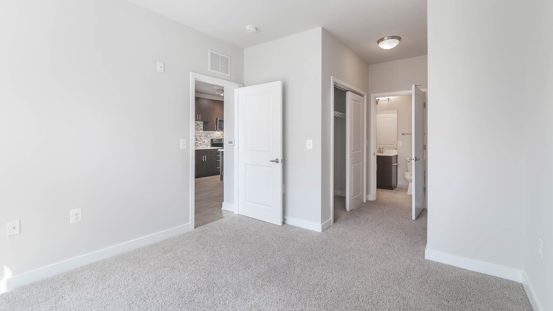 Radiant Fairfax Ridge Apartments 3 of 8