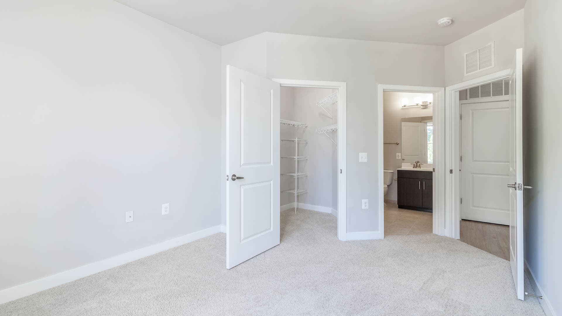 Radiant Fairfax Ridge Apartments 9 of 11