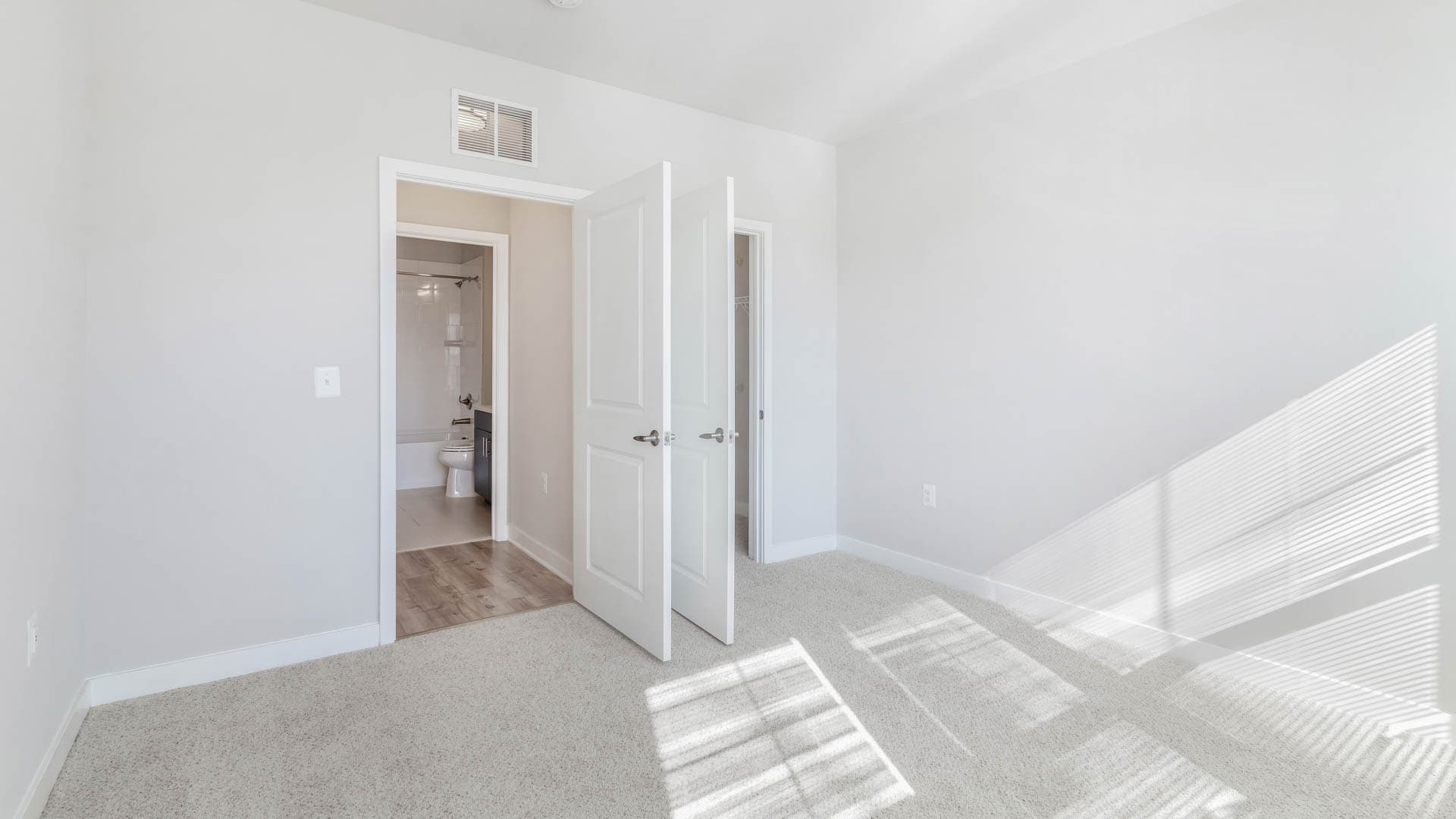Radiant Fairfax Ridge Apartments 8 of 16