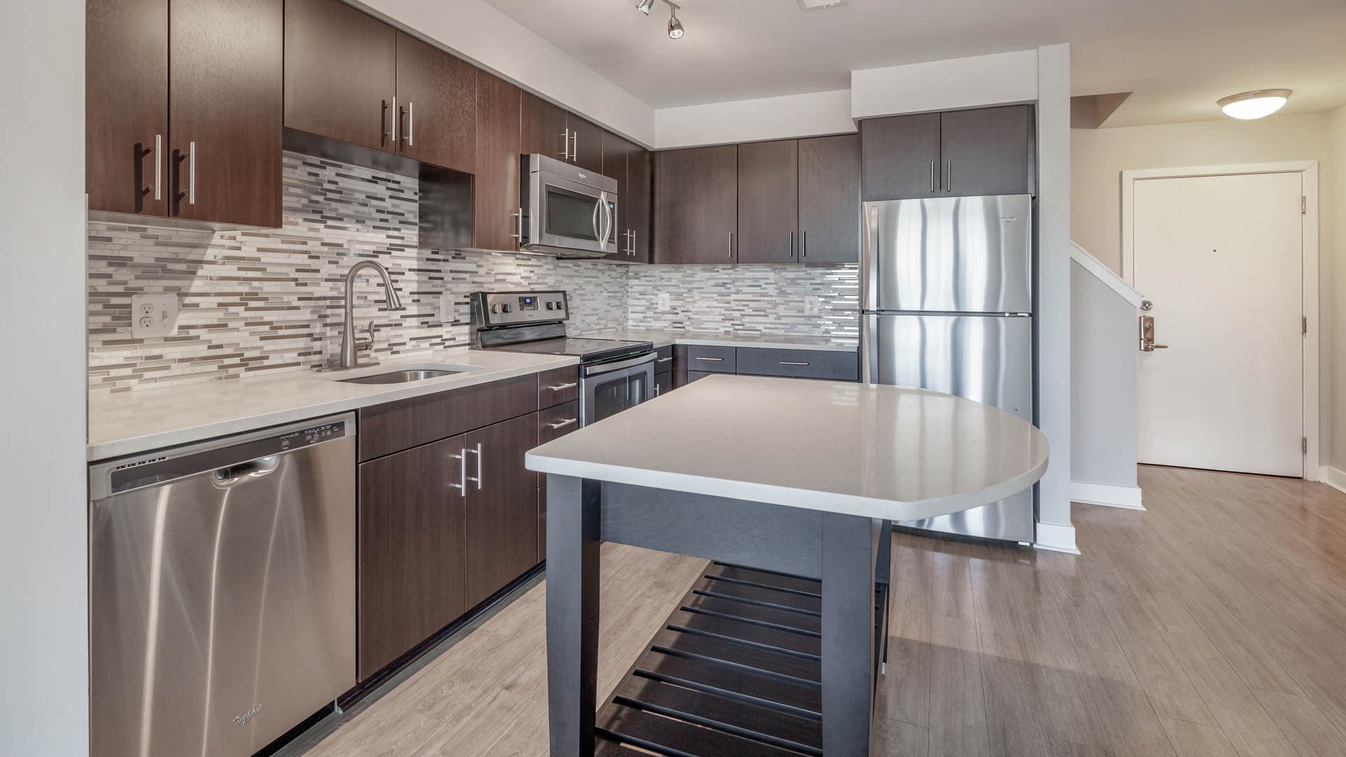 Radiant Fairfax Ridge Apartments 3 of 10