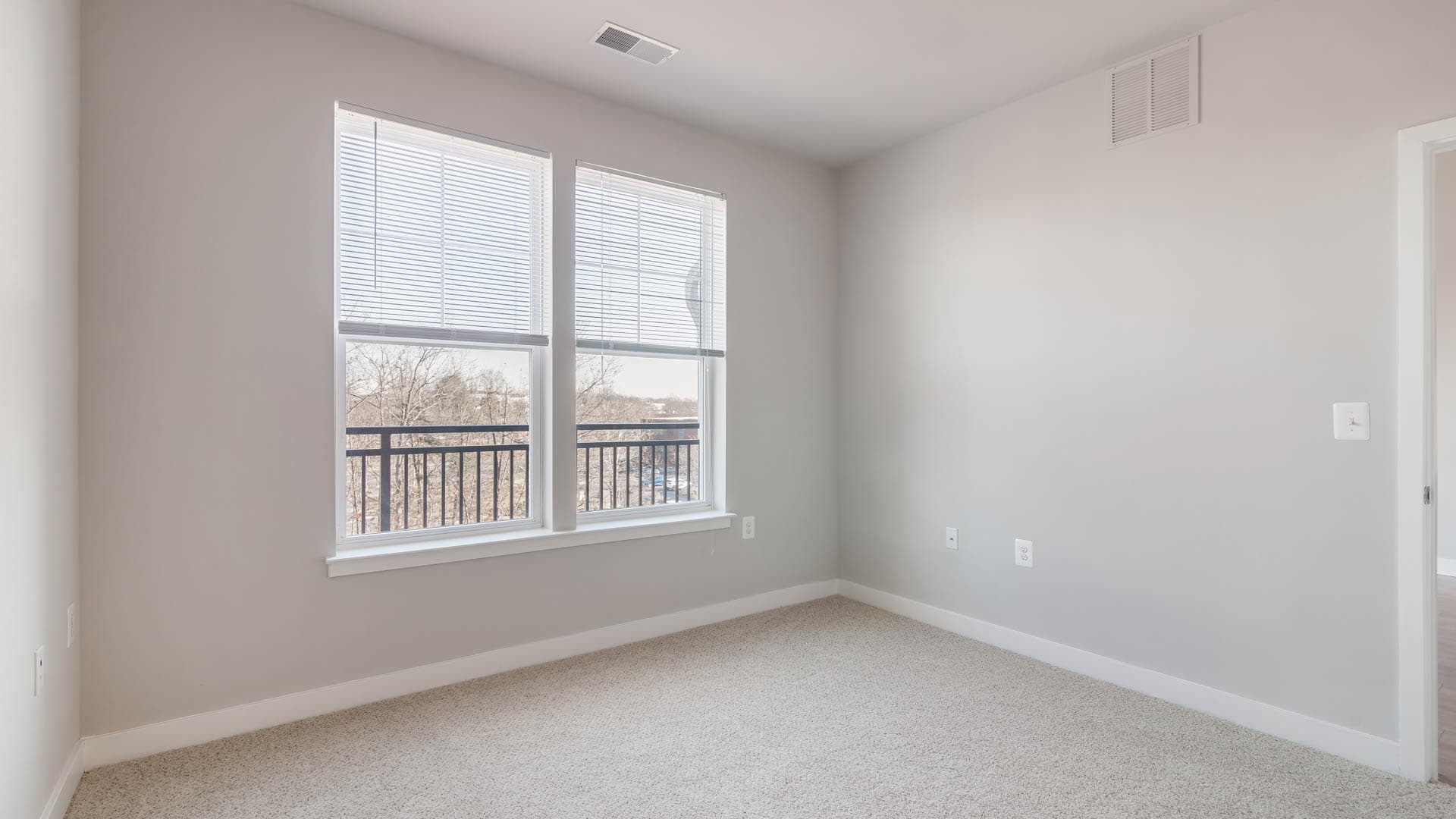 Radiant Fairfax Ridge Apartments 2 of 10