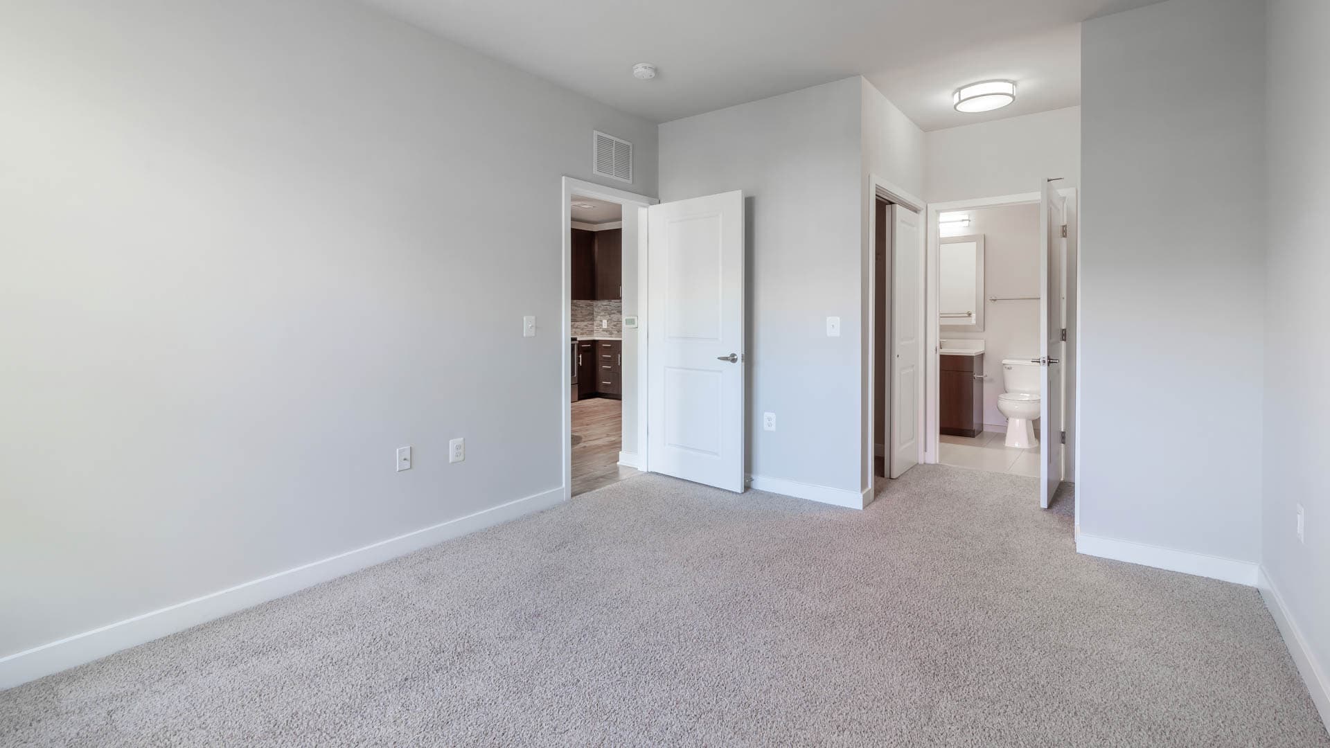 Radiant Fairfax Ridge Apartments 2 of 6