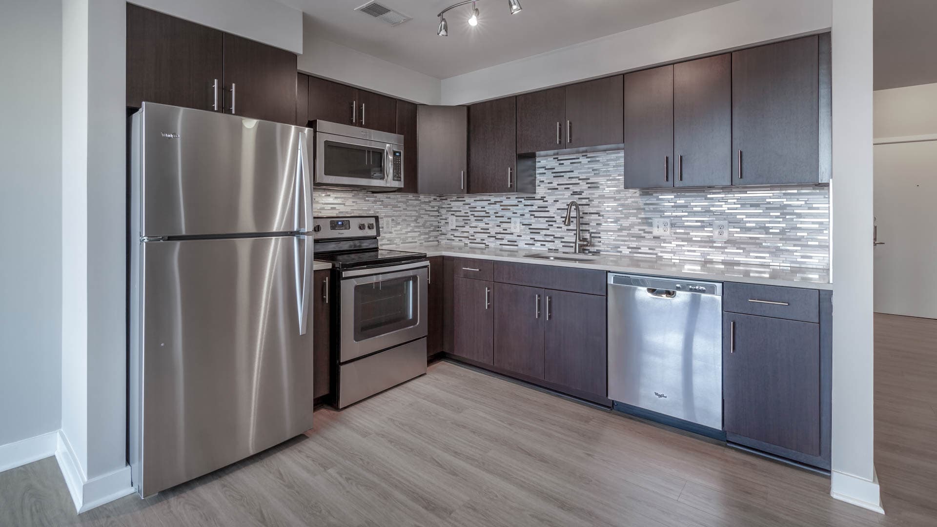 Radiant Fairfax Ridge Apartments 4 of 12