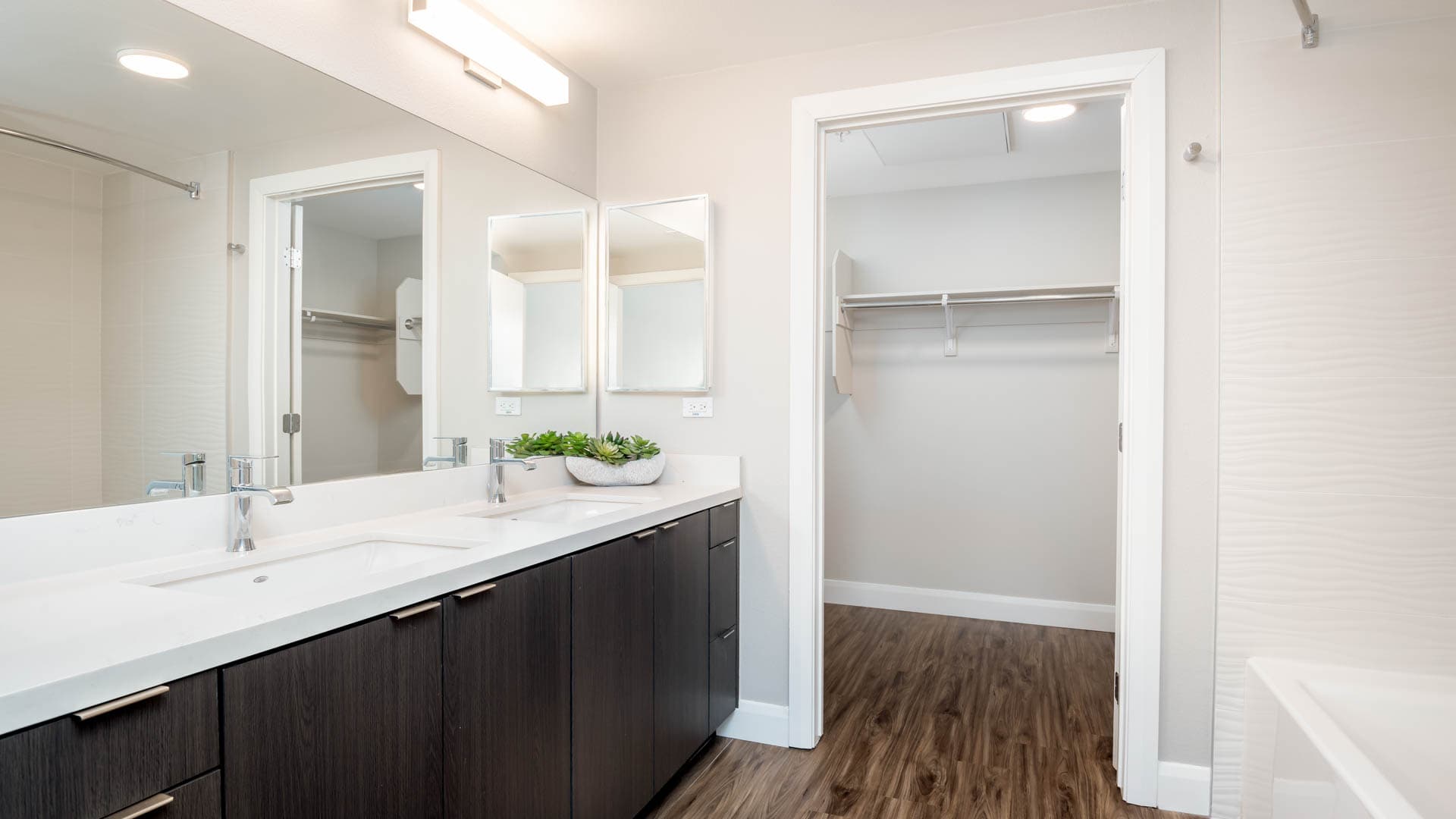 Mara Pacific Beach Apartments 2 of 11