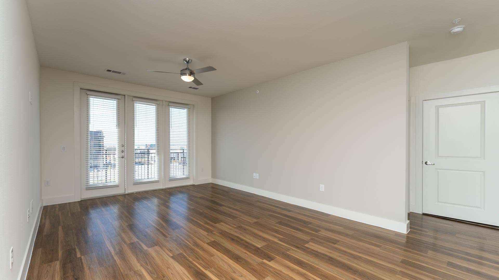 Olivian at the Realm Apartments 6 of 10