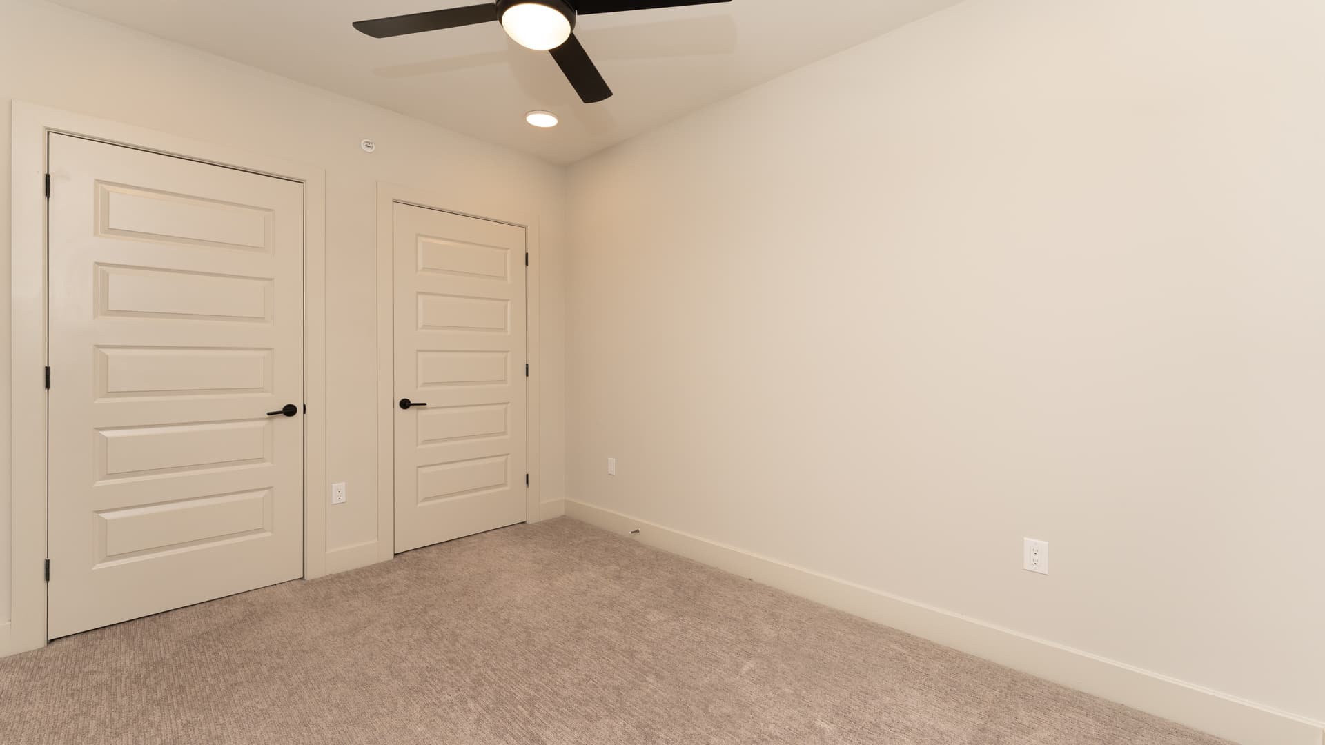 Indie Deep Ellum Apartments 23 of 46