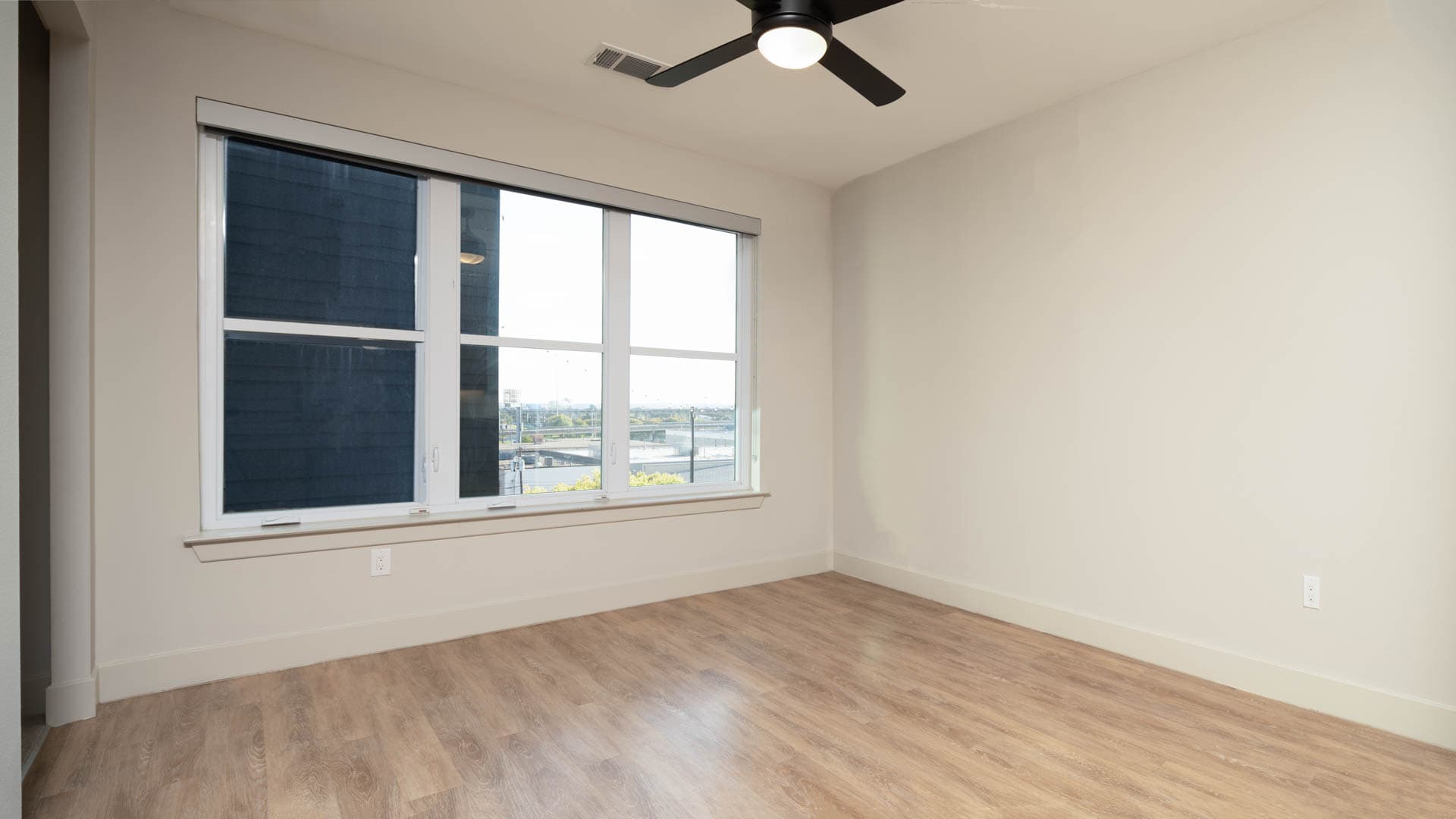 Indie Deep Ellum Apartments 5 of 6