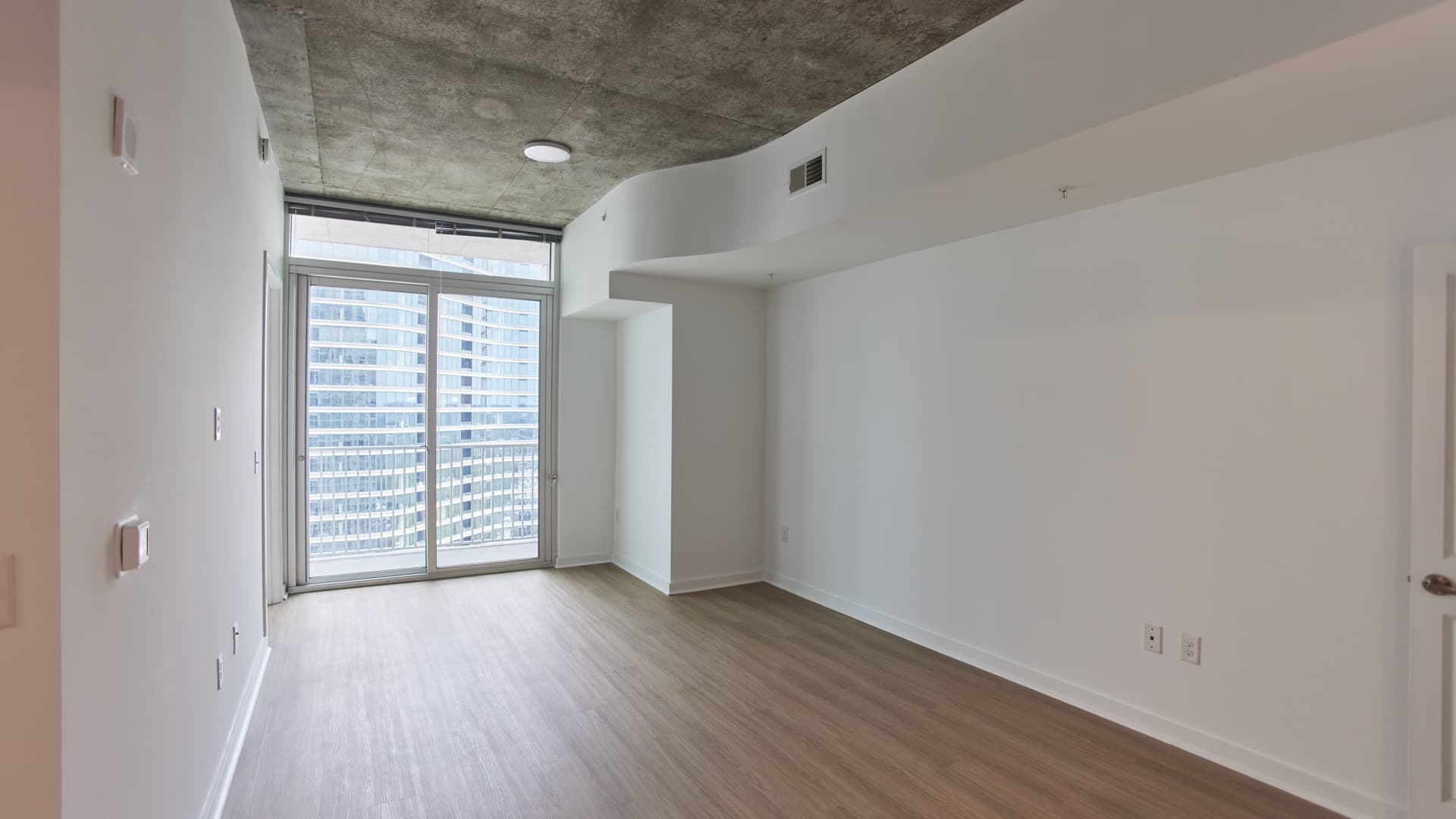 Skyhouse South Apartments 3 of 8