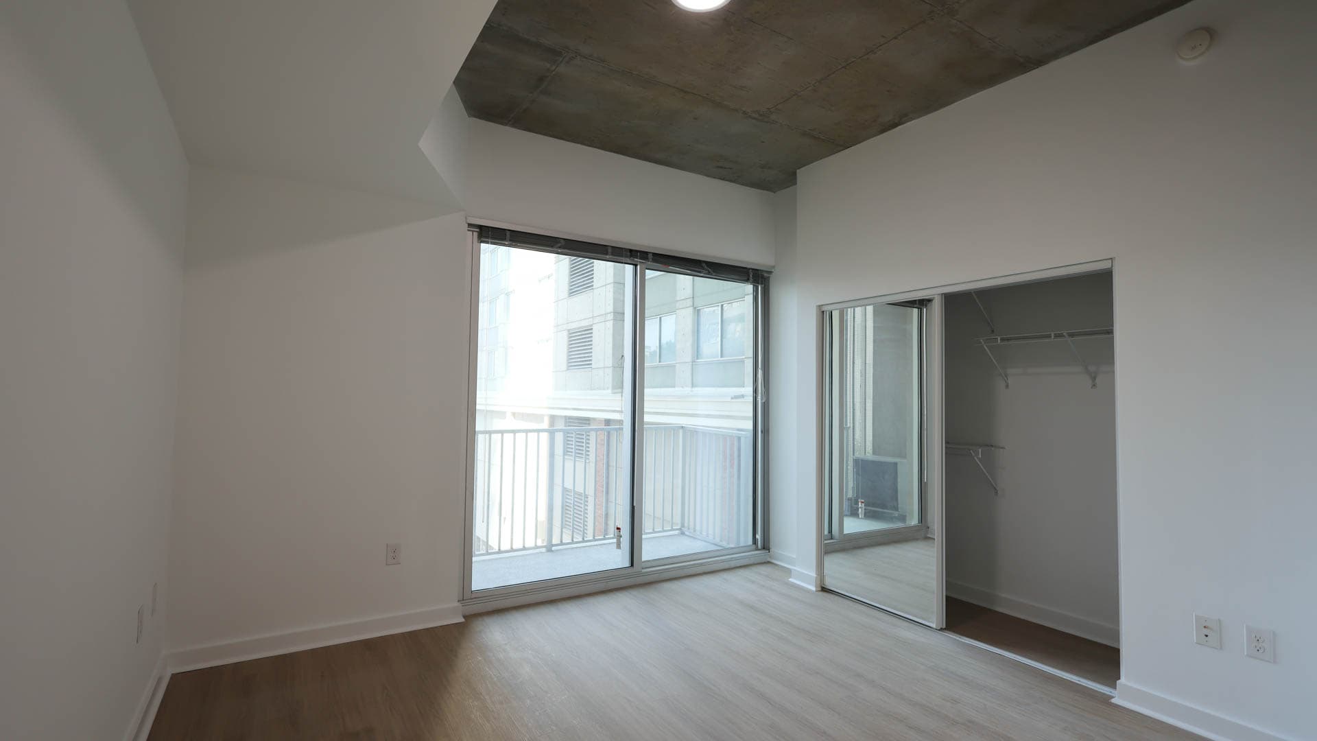 Skyhouse South Apartments 4 of 15