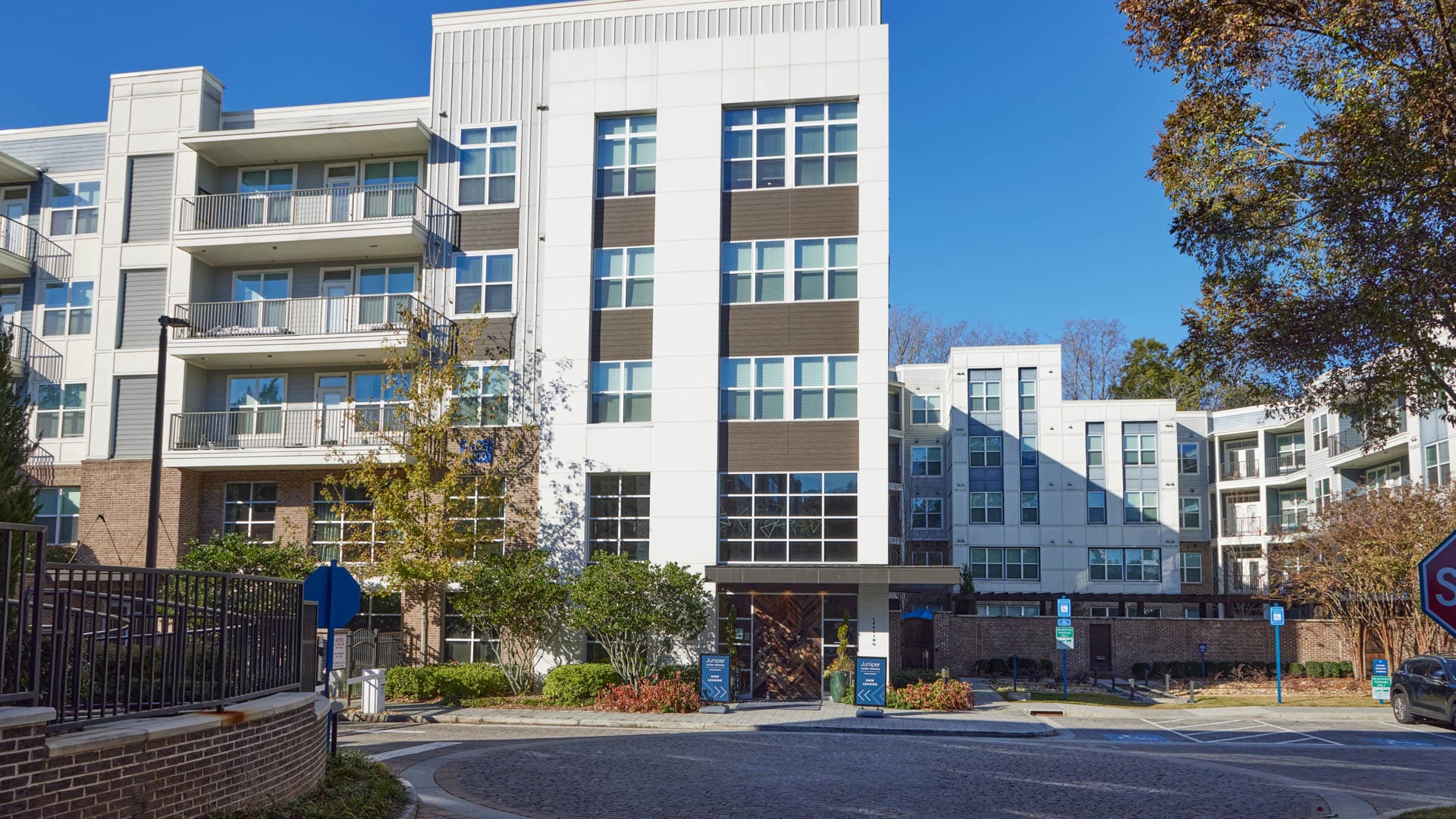 Juniper Sandy Springs Apartments 1 of 42