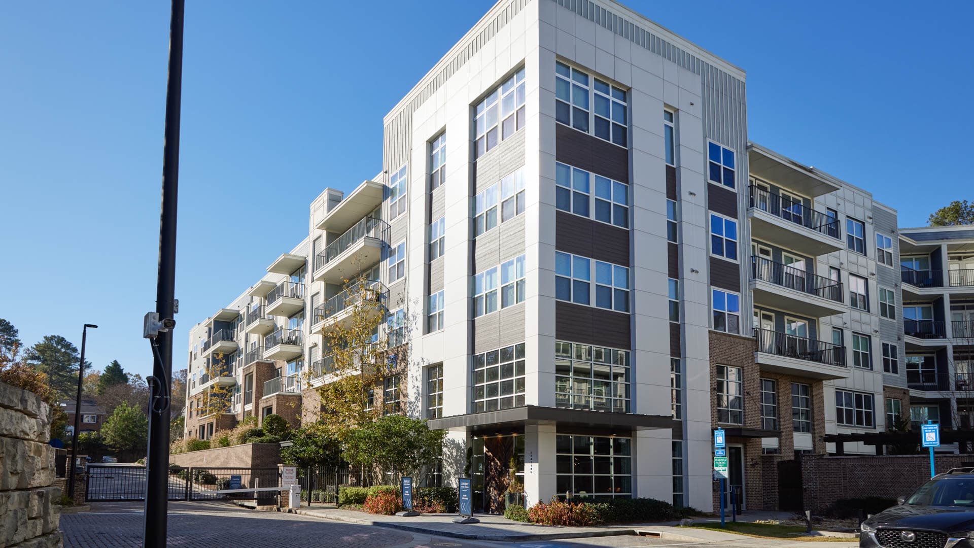 Juniper Sandy Springs Apartments 2 of 42