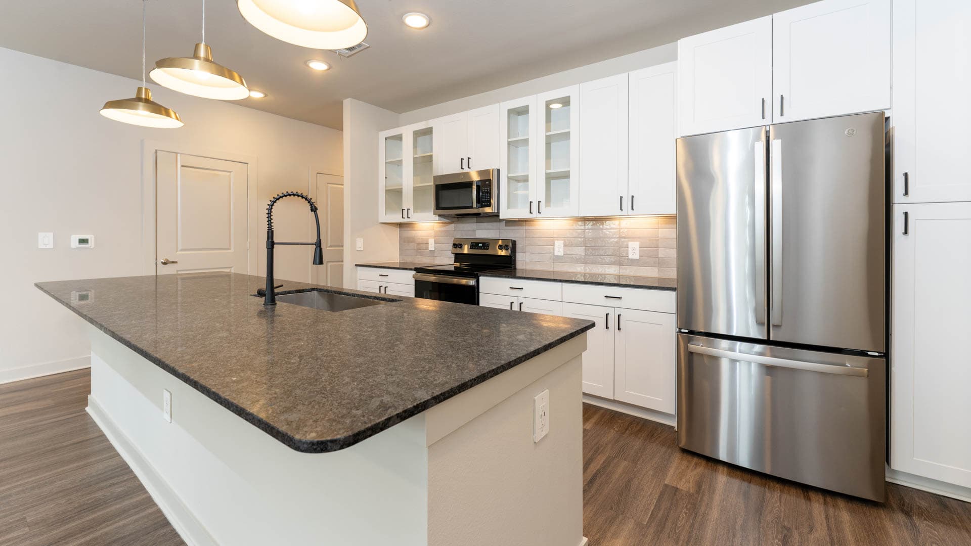 Trailwinds Grapevine Apartments 1 of 11