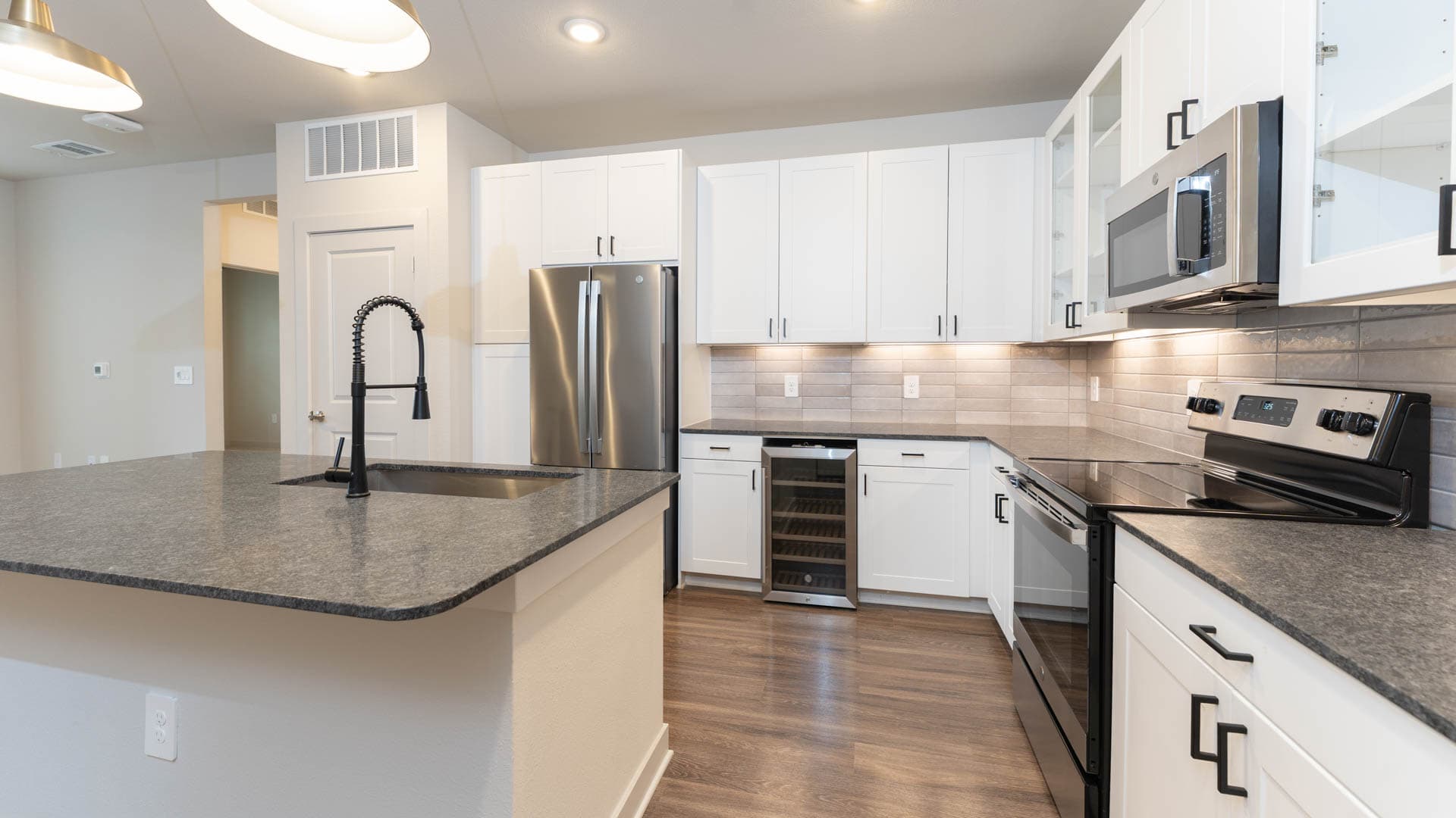 Trailwinds Grapevine Apartments 1 of 8