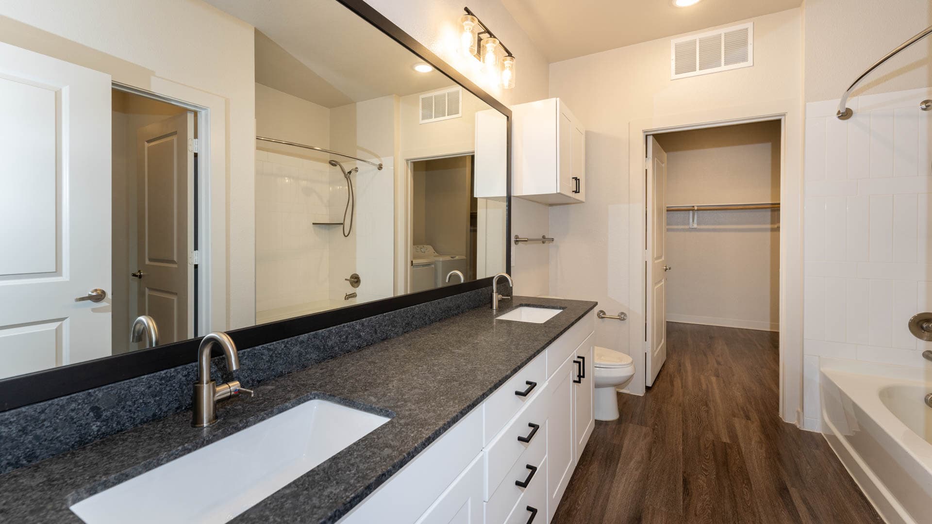 Trailwinds Grapevine Apartments 4 of 8
