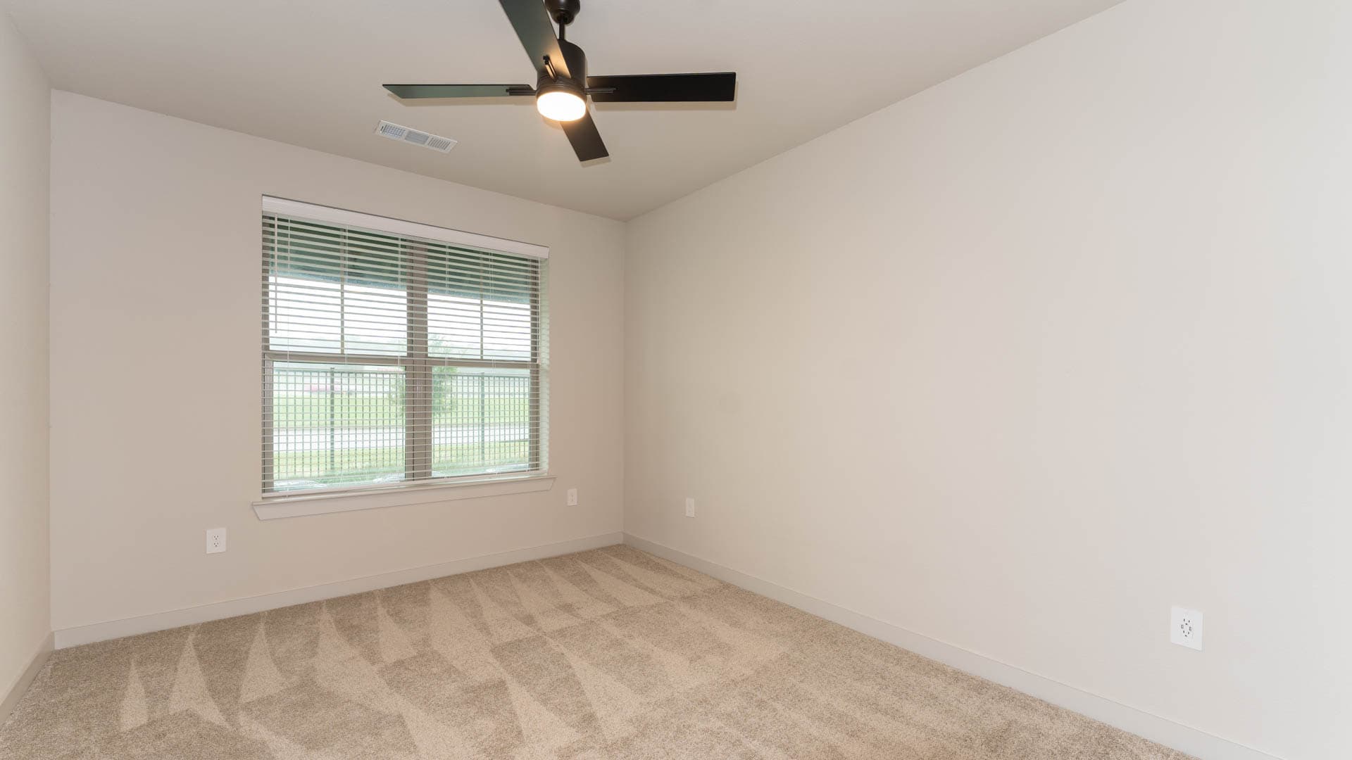 Trailwinds Grapevine Apartments 3 of 8
