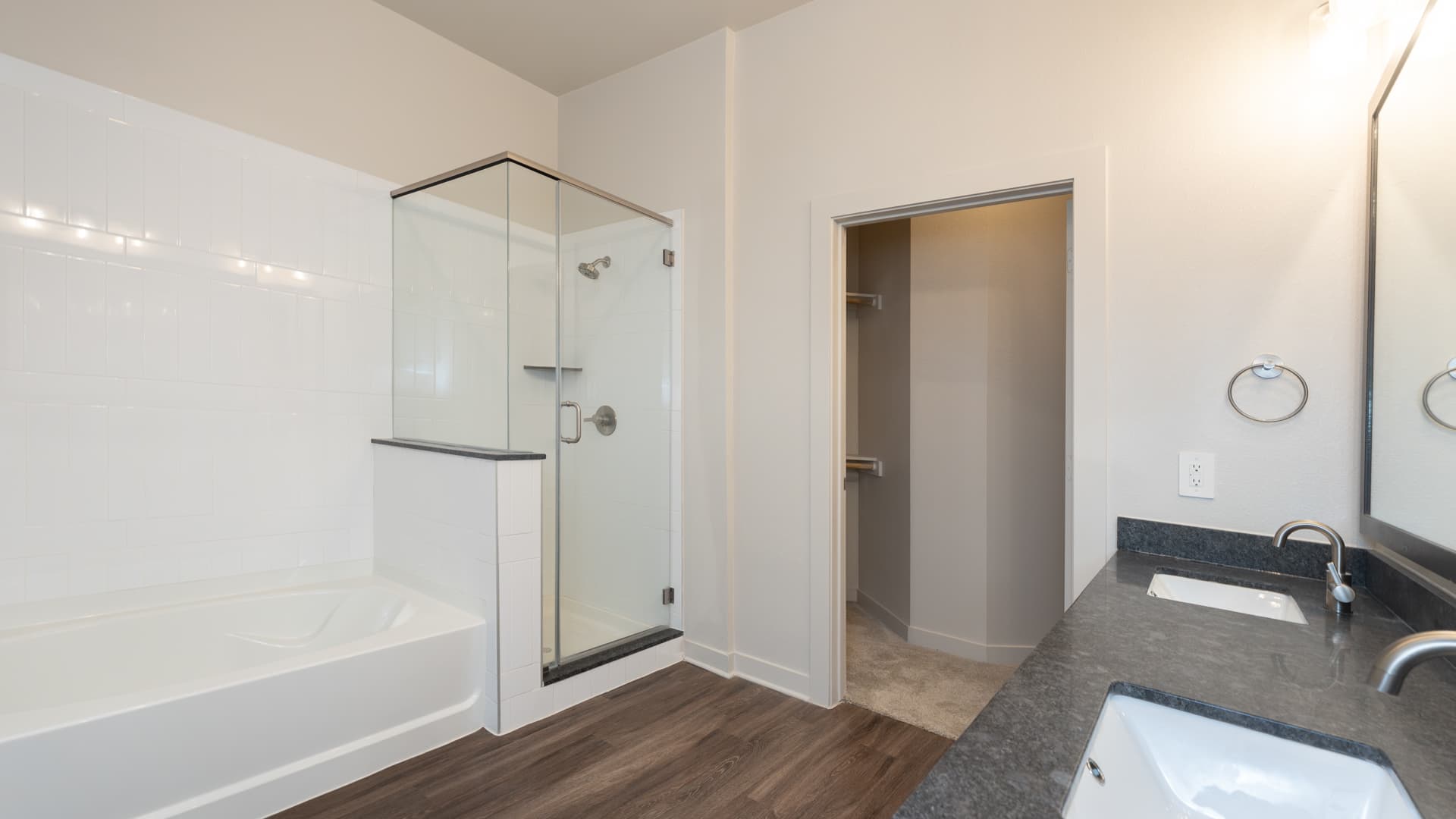 Trailwinds Grapevine Apartments 4 of 12