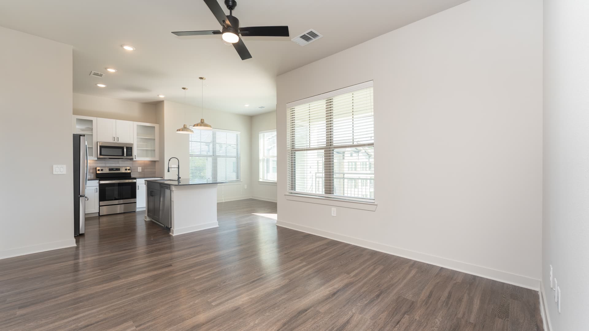 Trailwinds Grapevine Apartments 1 of 12