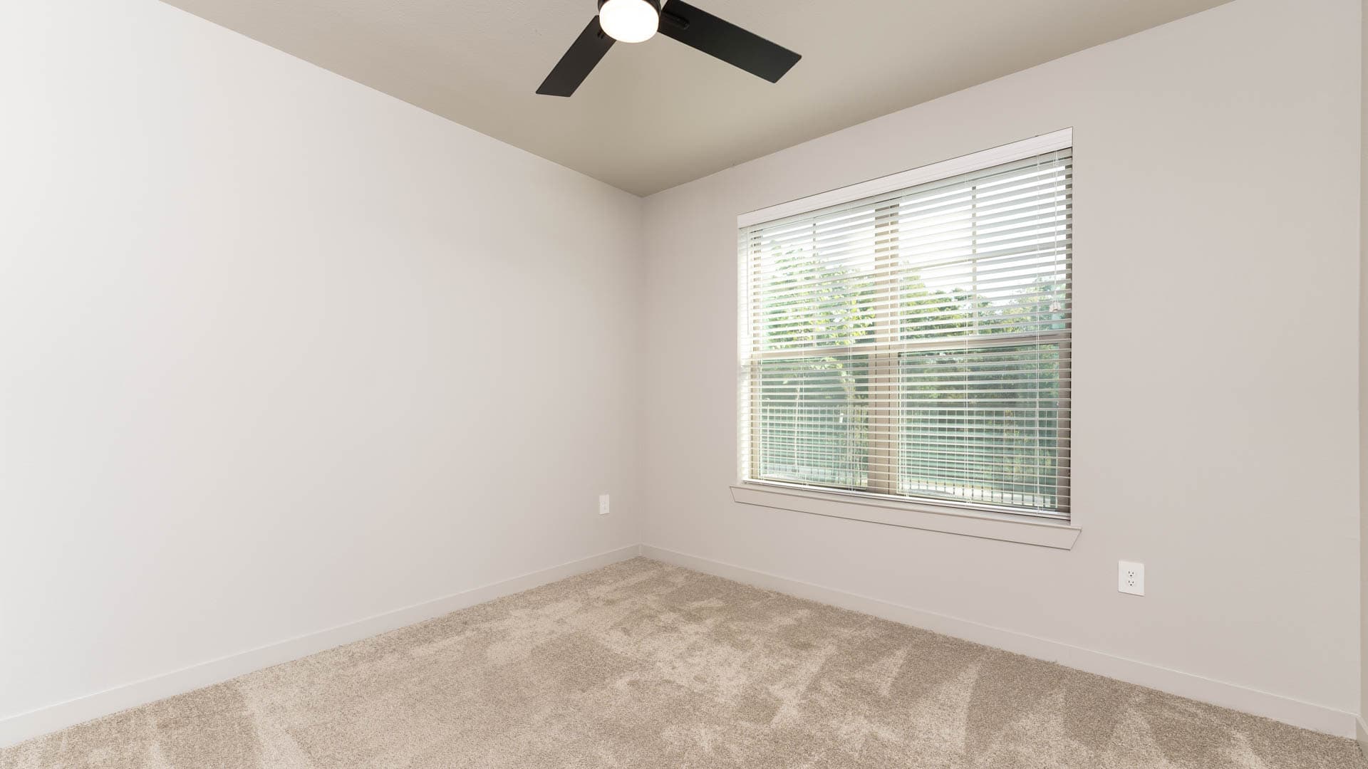 Trailwinds Grapevine Apartments 1 of 8