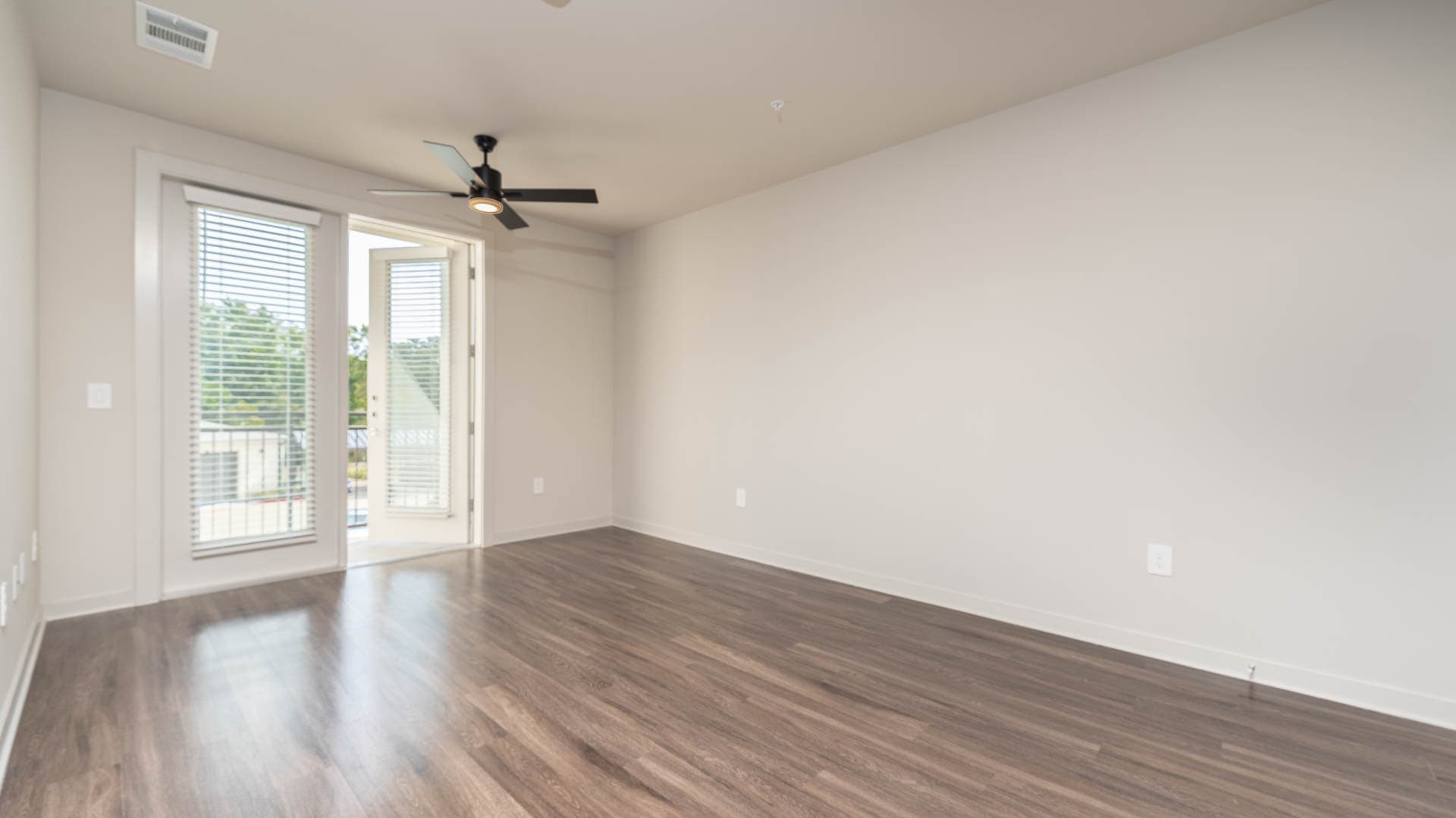 Trailwinds Grapevine Apartments 3 of 8
