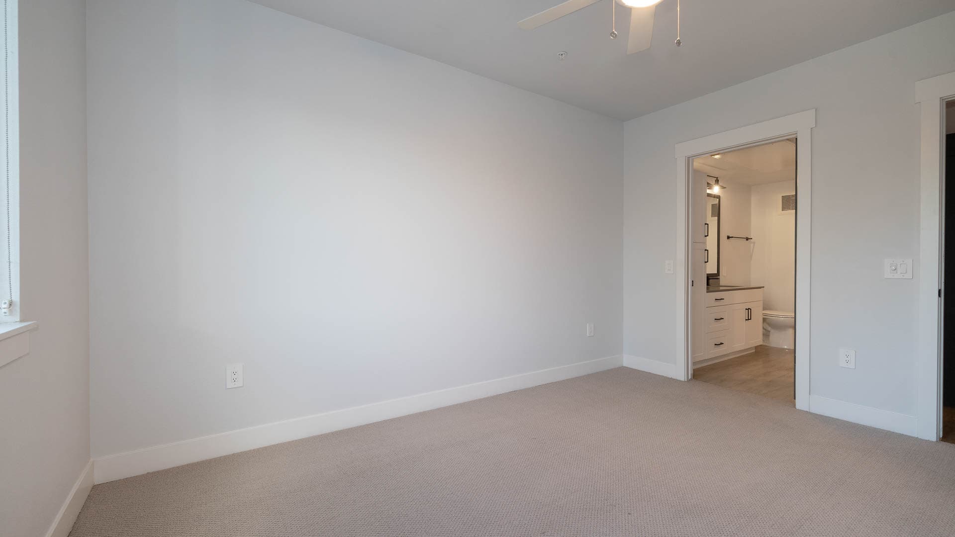 White Fence Farm Apartments 4 of 8