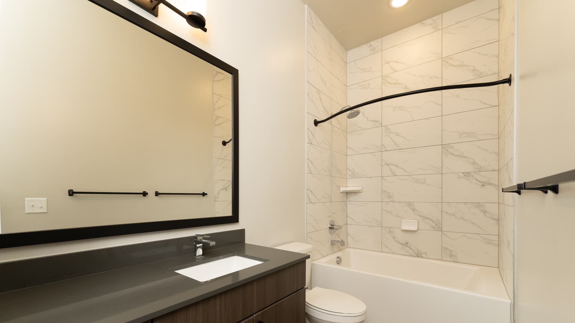 Ayla Stonebriar Apartments 5 of 8
