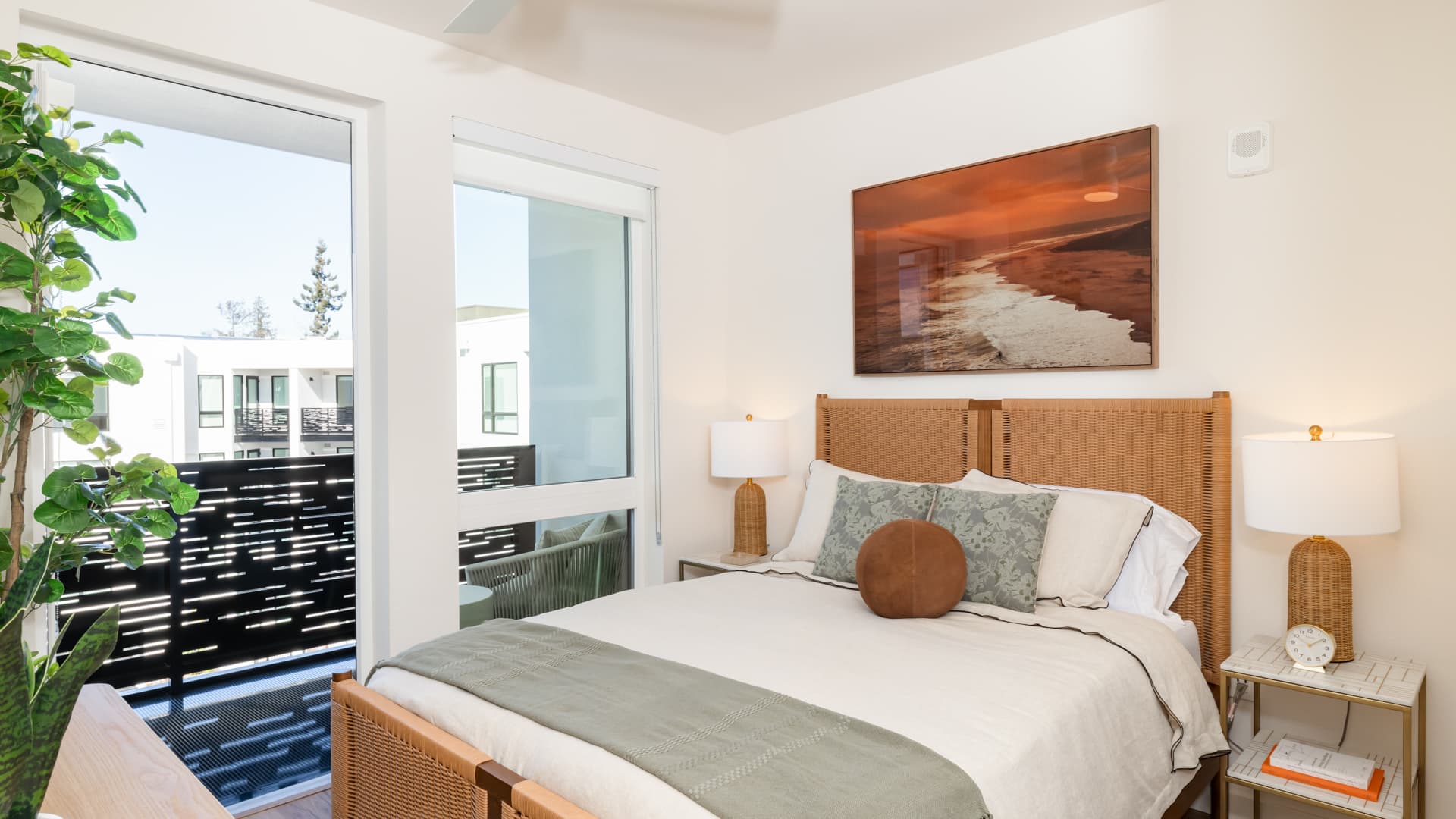 Lorien Ivy Apartments 1 of 8