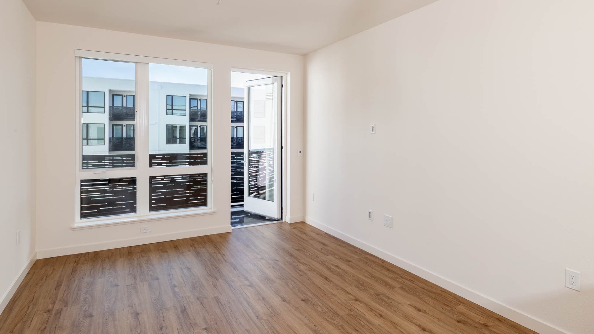 Lorien Ivy Apartments 2 of 9