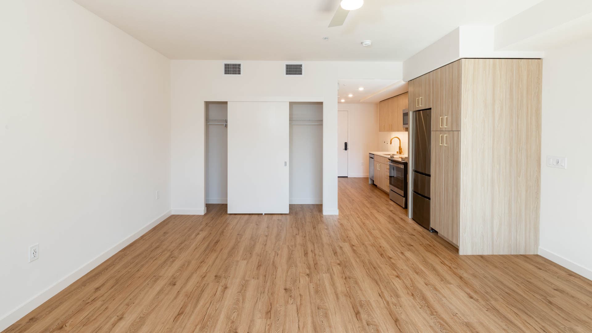 Lorien Ivy Apartments 2 of 8