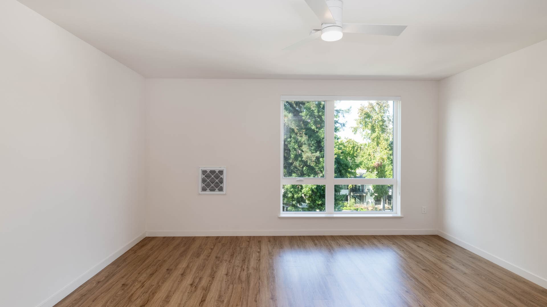 Lorien Ivy Apartments 2 of 7