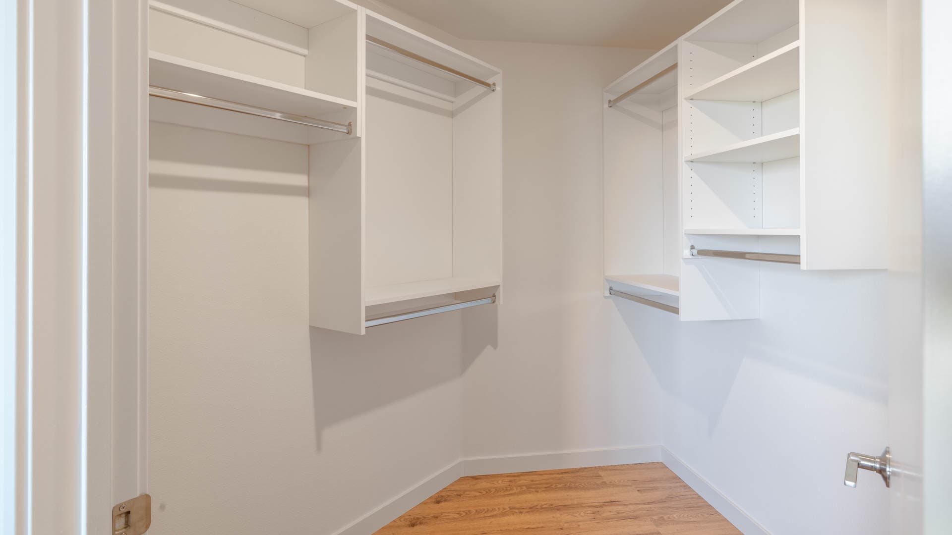Lorien Ivy Apartments 6 of 17