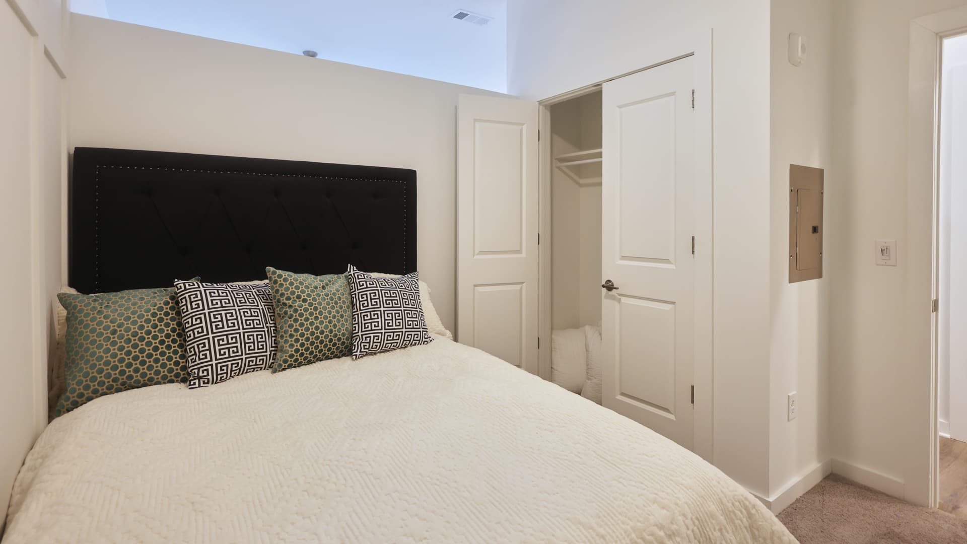 Lyric Sugar Hill Apartments 2 of 6